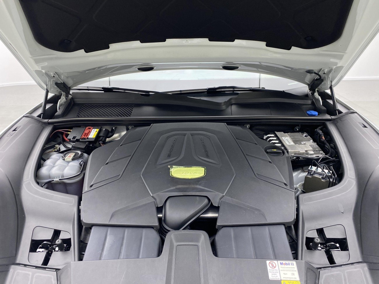Porsche Cayenne 2021