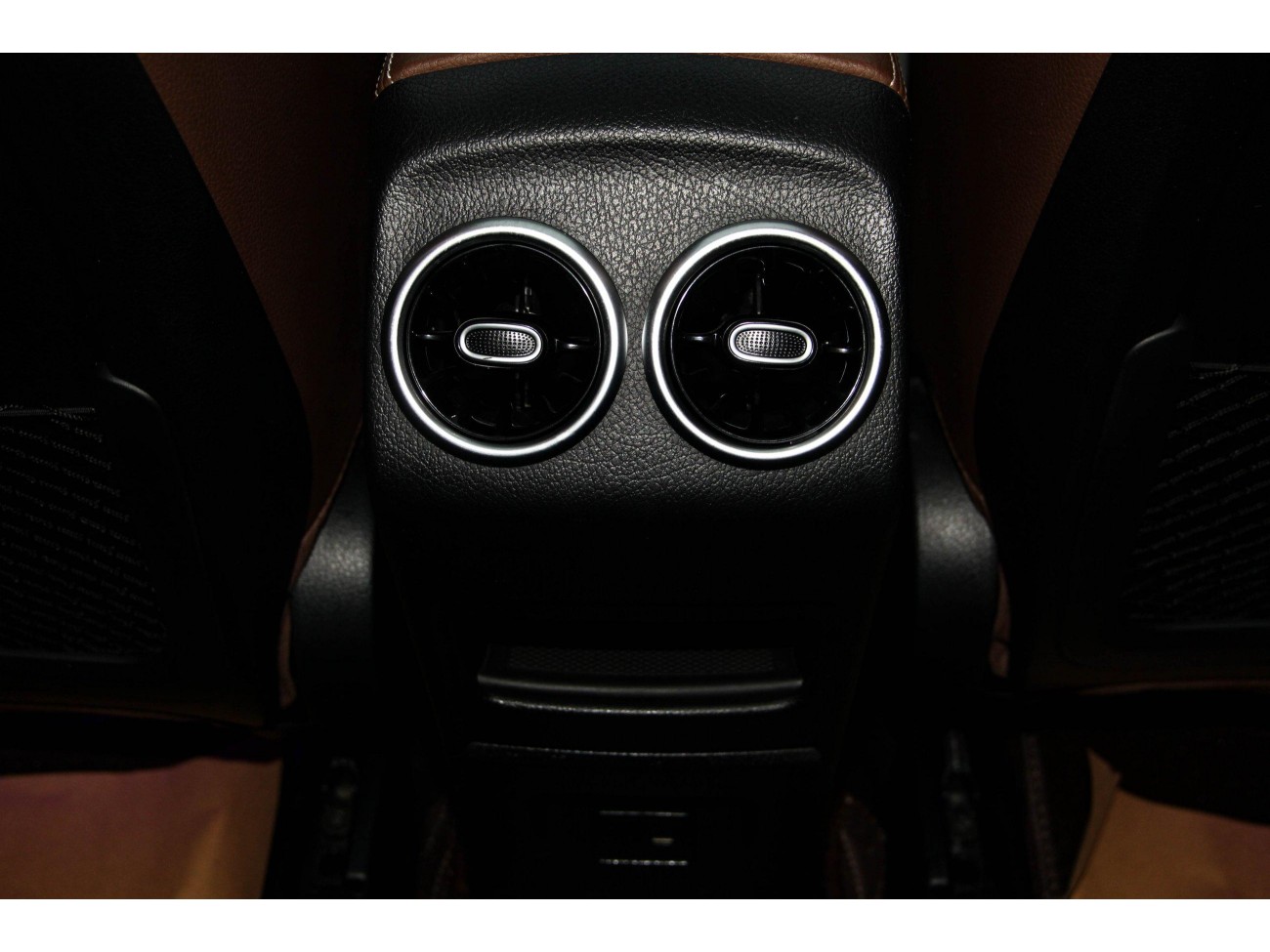 Mercedes-Benz GLB 2023