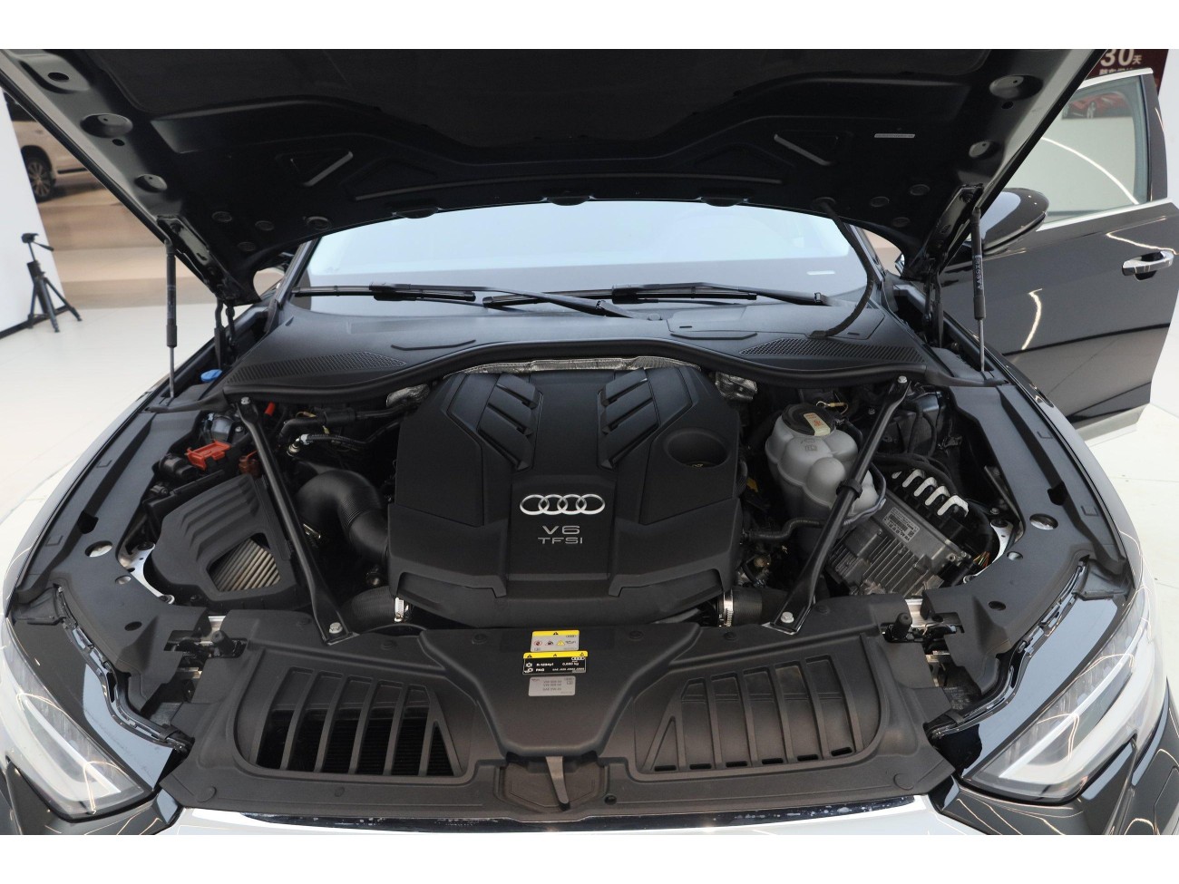 Audi A8L 50 TFSI 2023