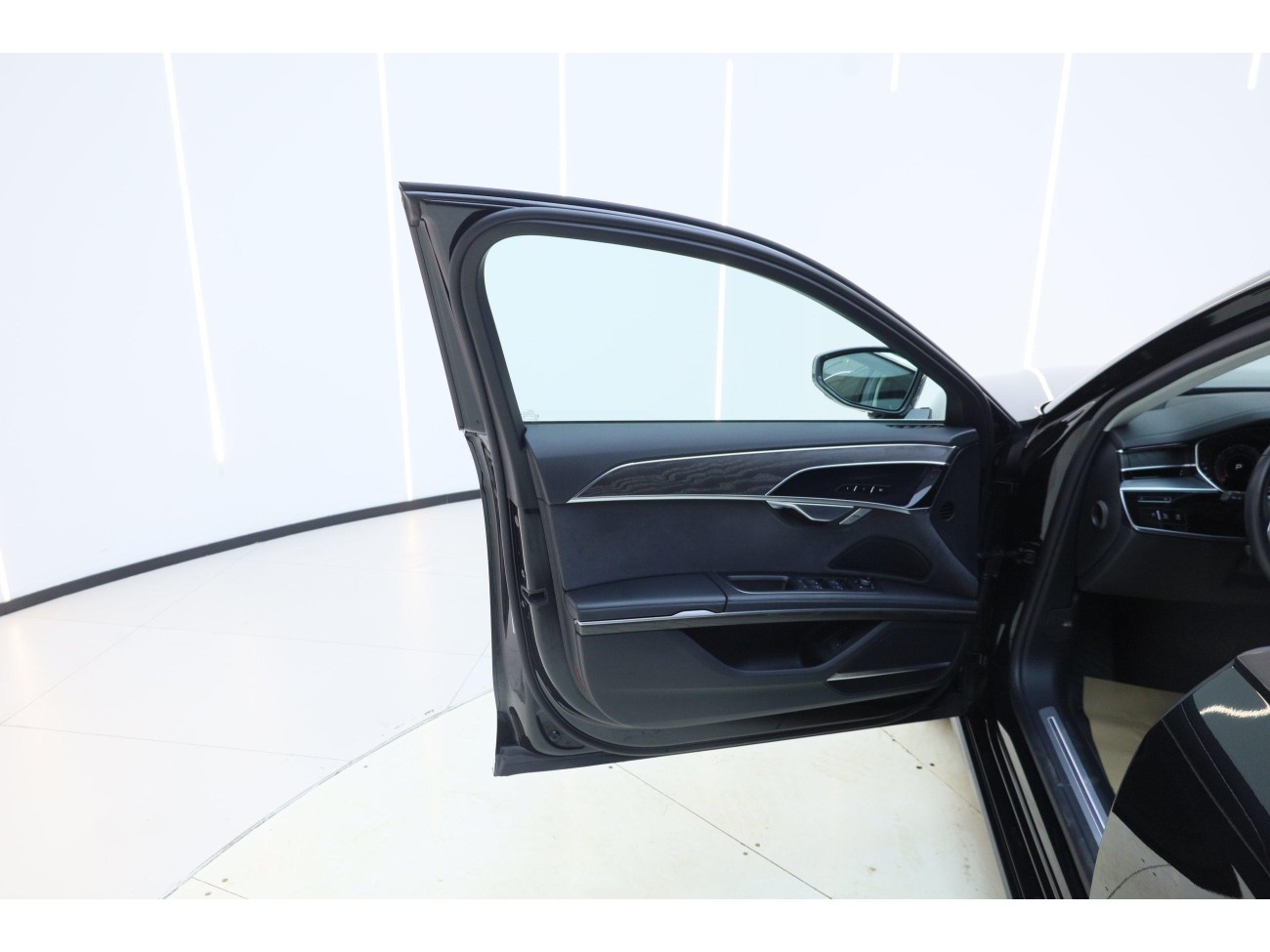 Audi A8L 50 TFSI 2023