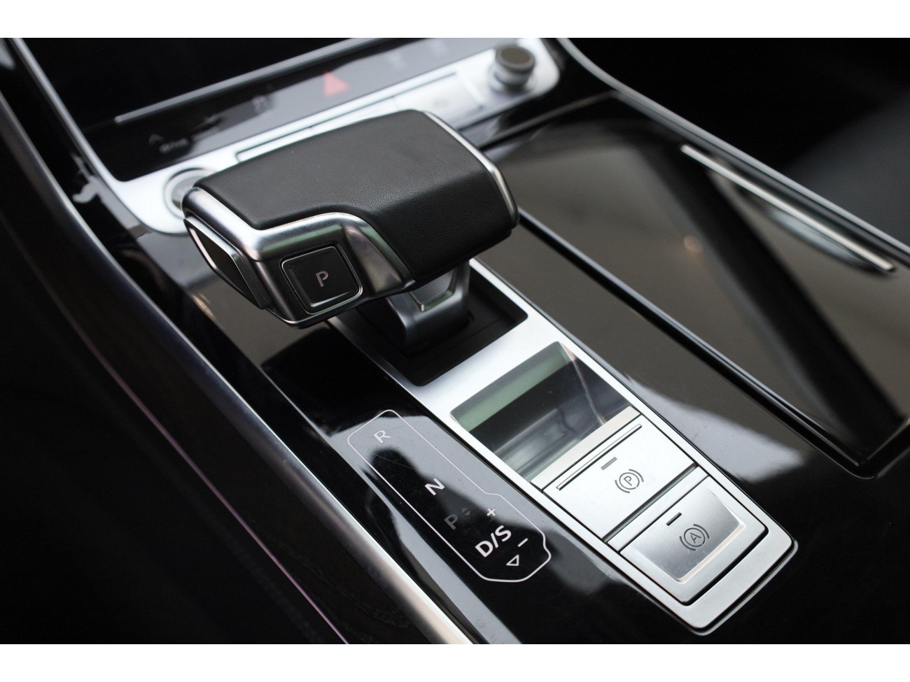 Audi A8L 50 TFSI 2023