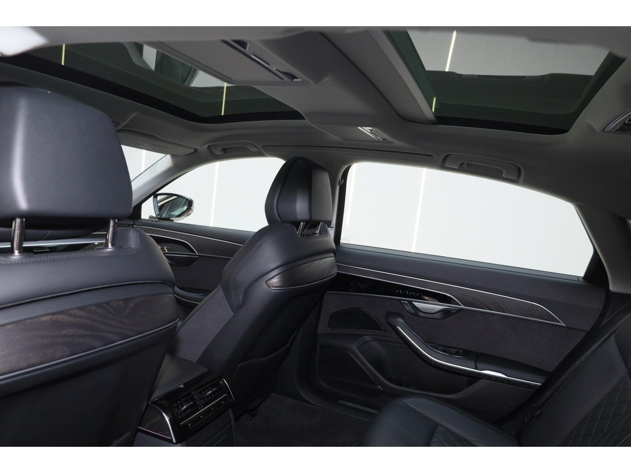 Audi A8L 50 TFSI 2023