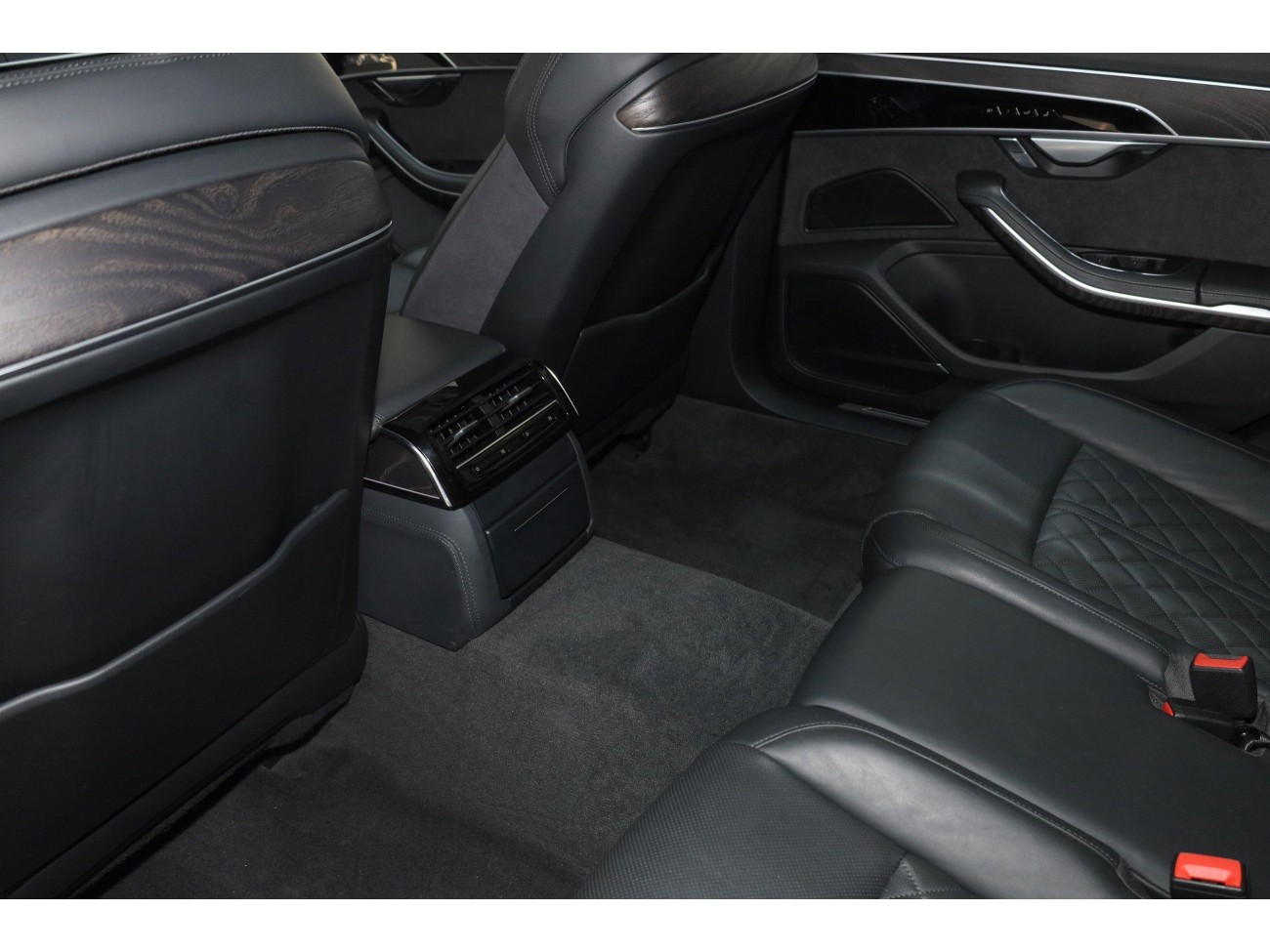 Audi A8L 50 TFSI 2023