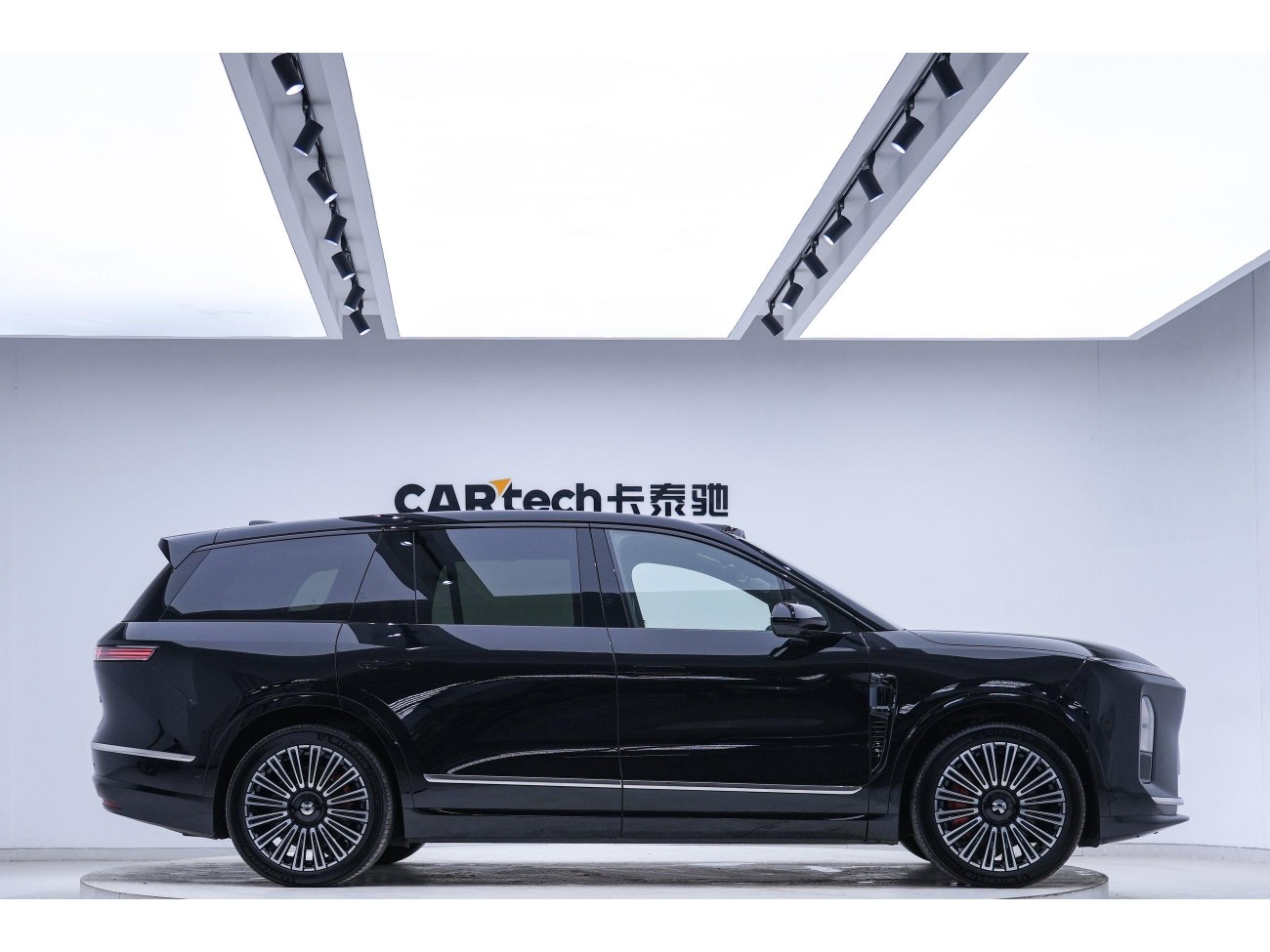 NIO ES8 2025