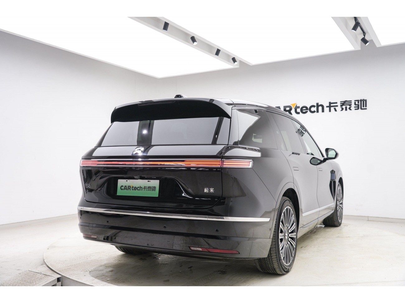 NIO ES8 2025