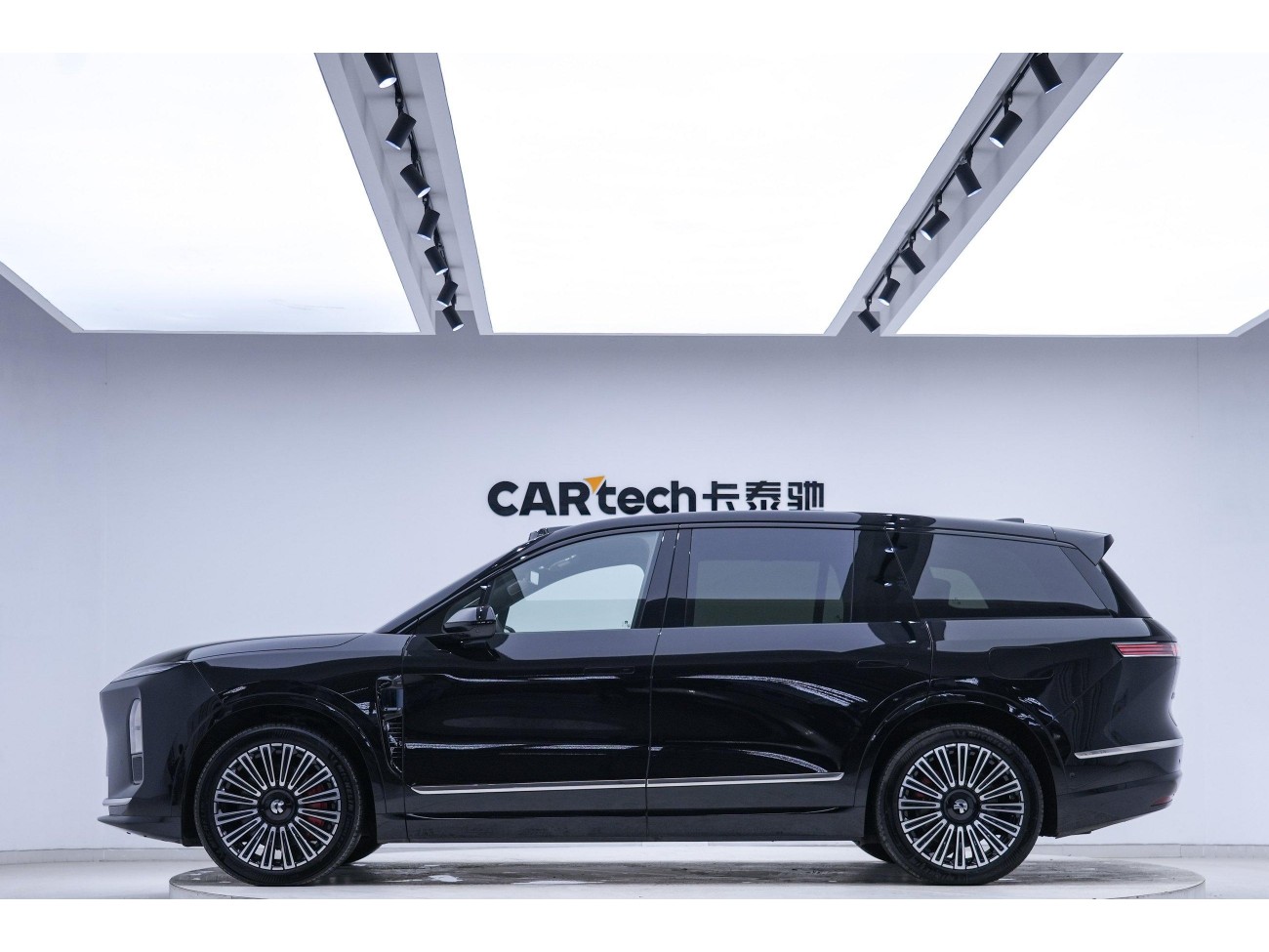 NIO ES8 2025