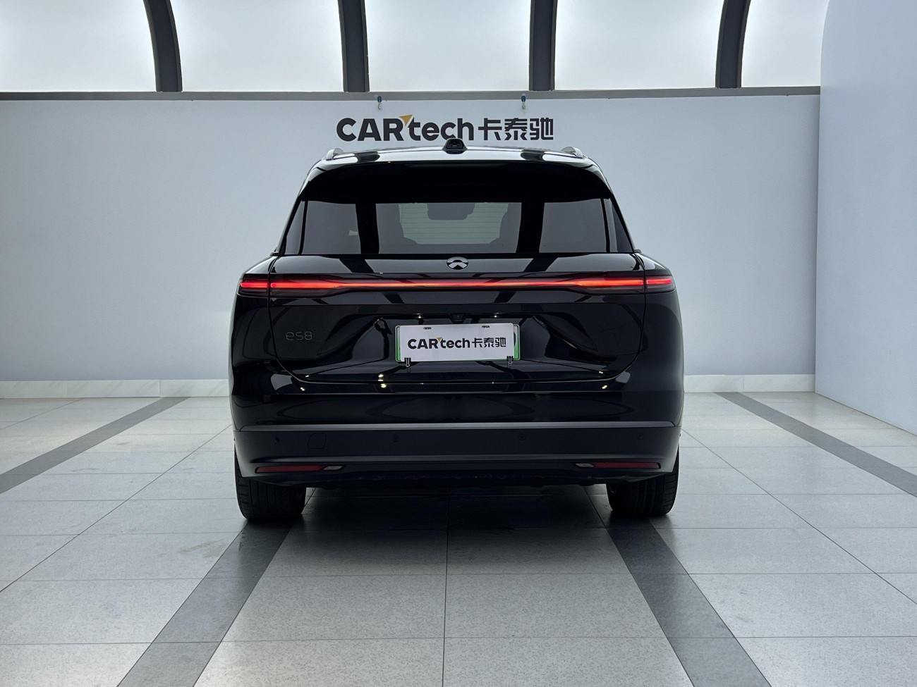 NIO ES8 2023