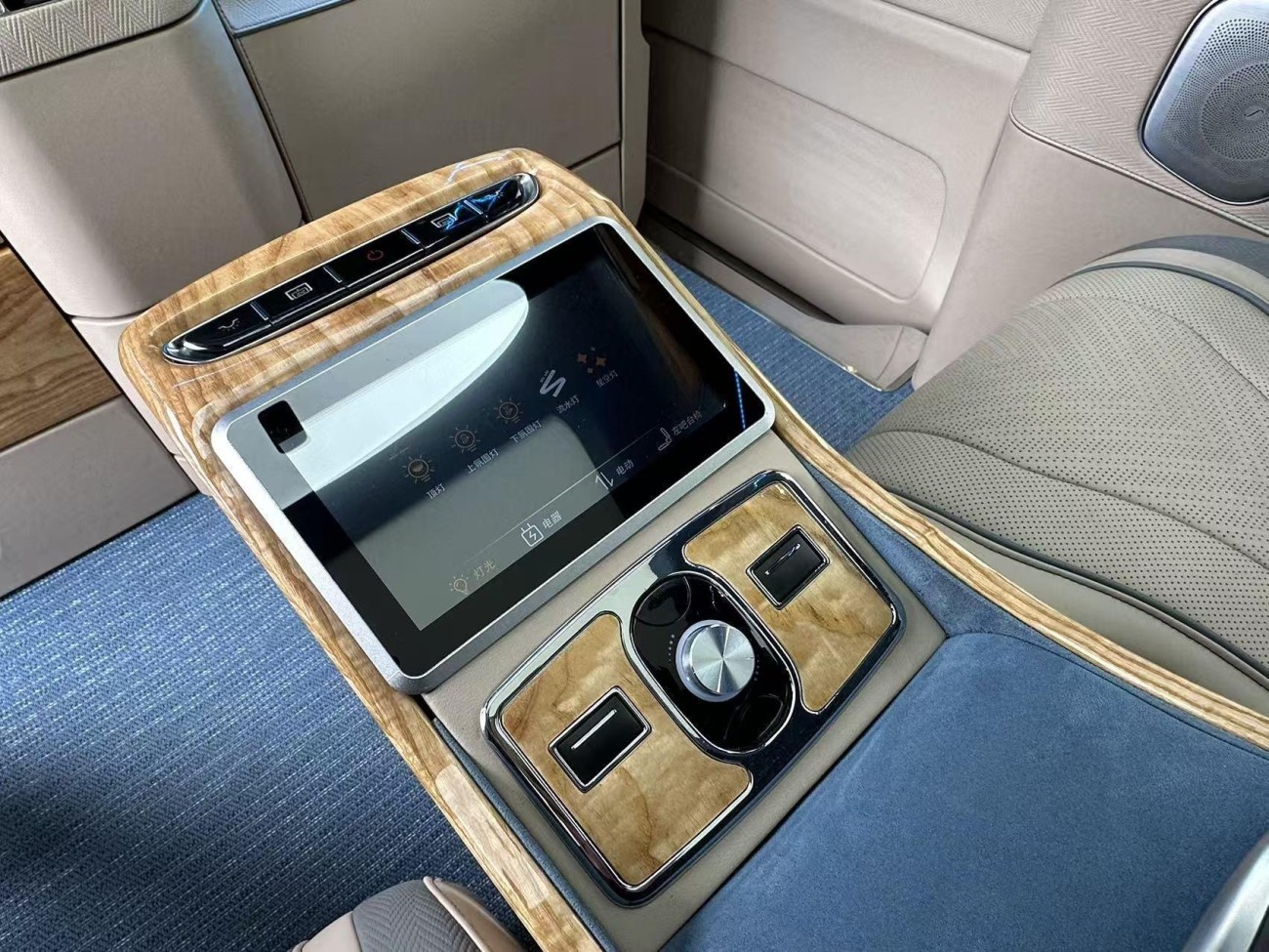 Mercedes-Benz V 2024