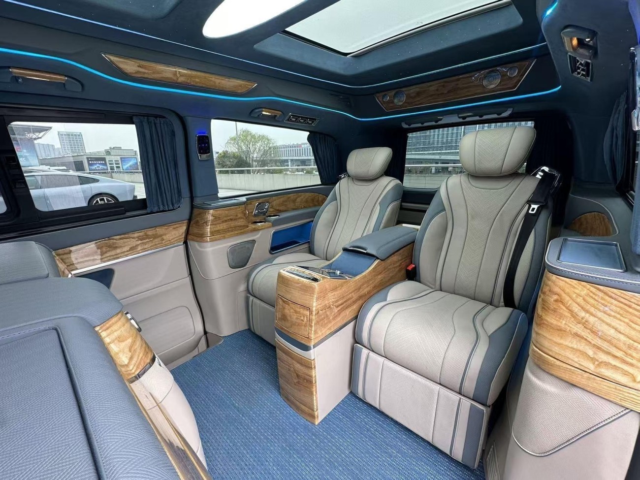 Mercedes-Benz V 2024