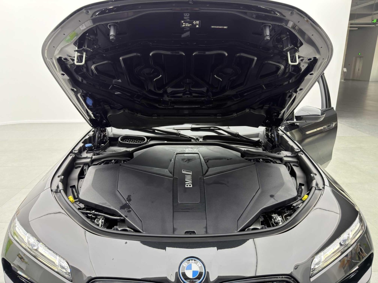 BMW i7 2025