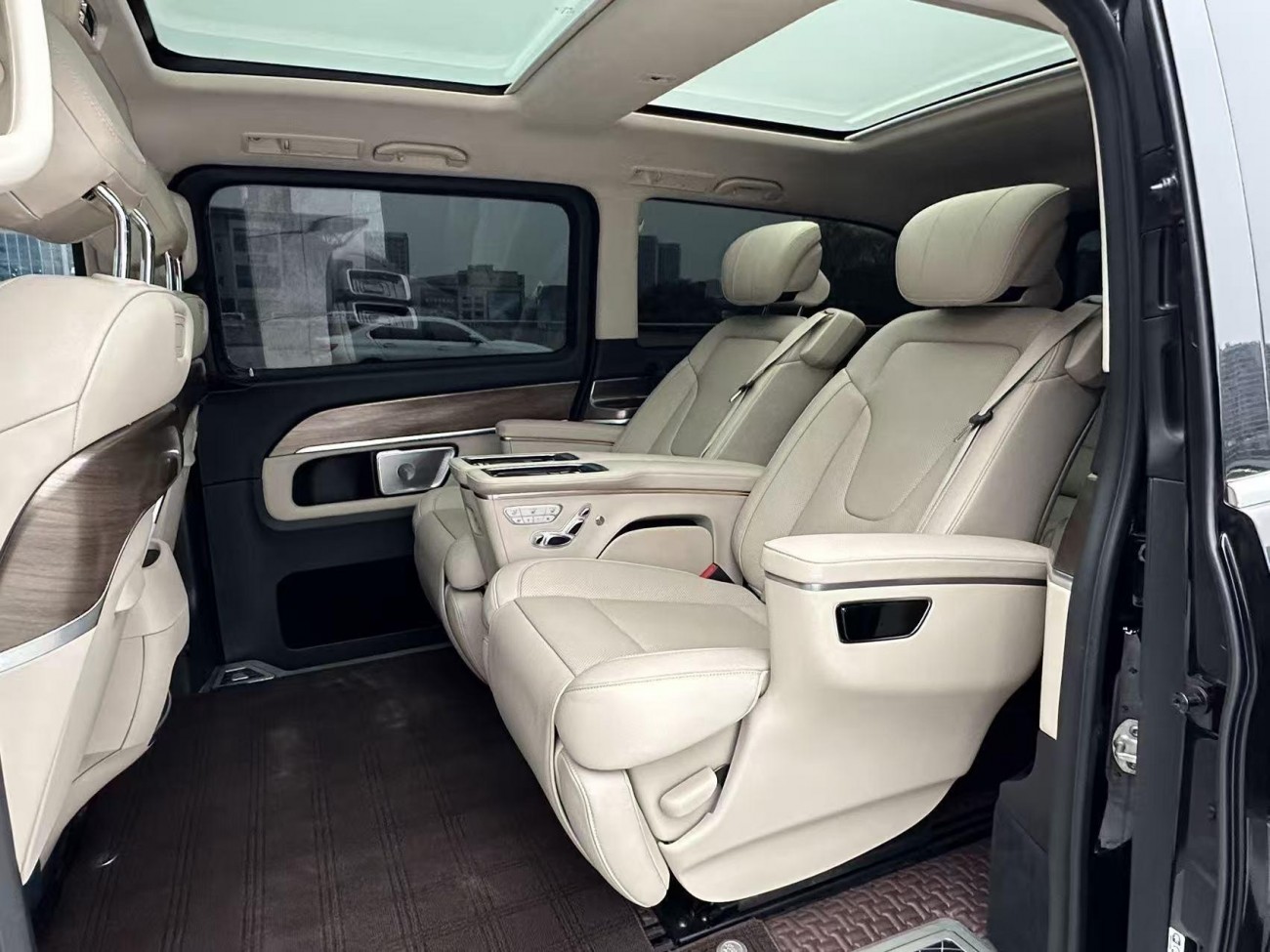 Mercedes-Benz V 2023