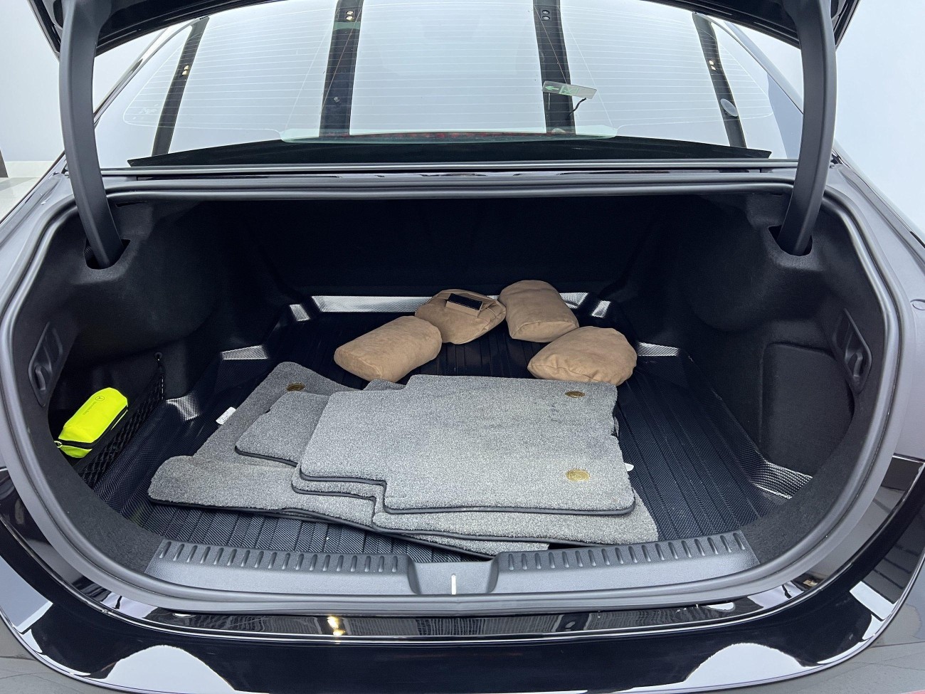 Mercedes-Benz E 300 L 2025