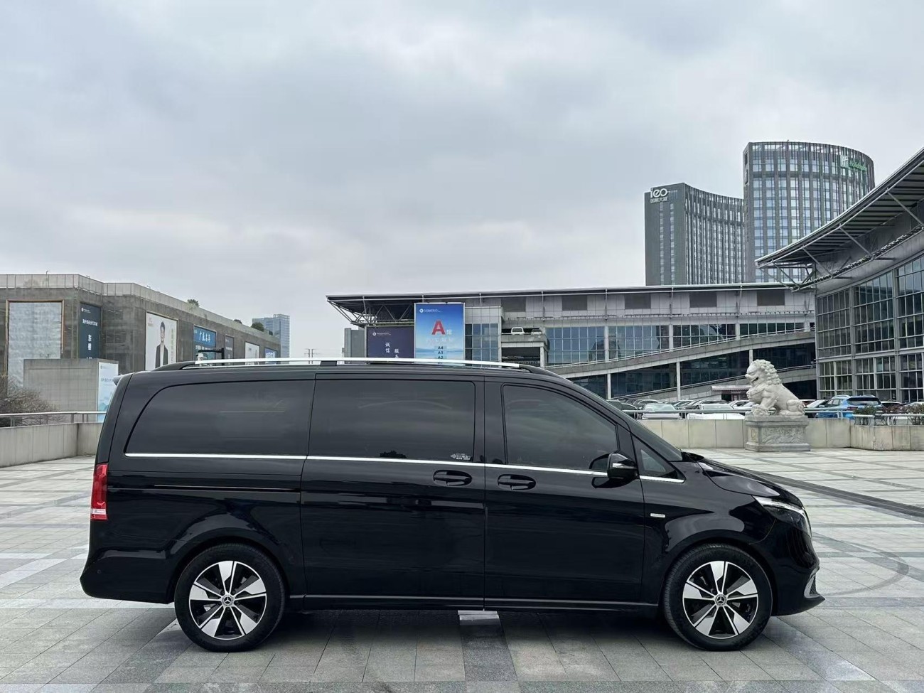 Mercedes-Benz V 2023