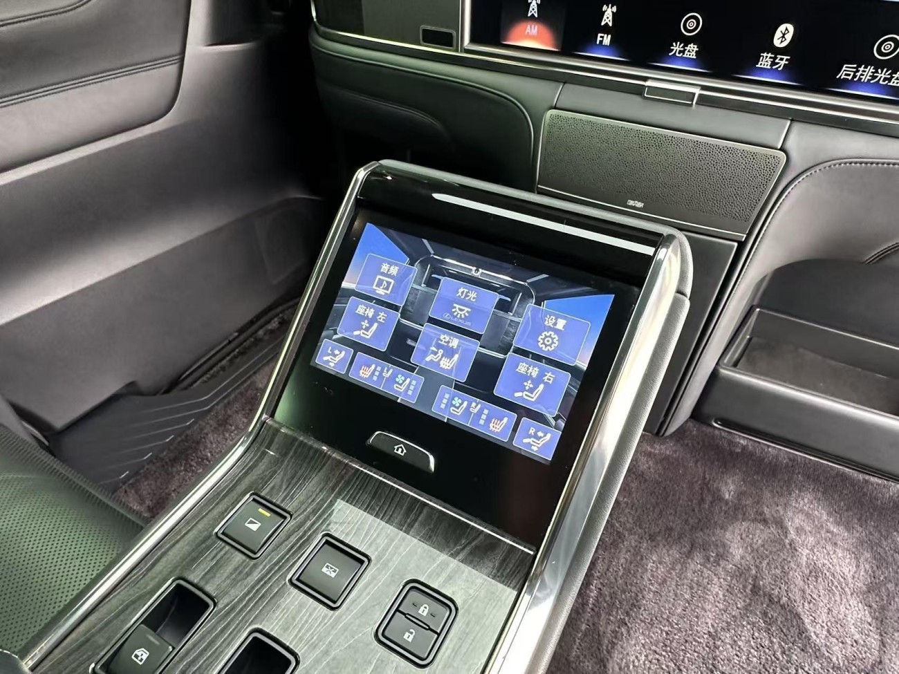 Lexus LM 300h 2021