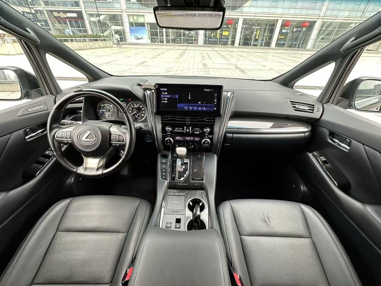 Lexus LM 300h 2021