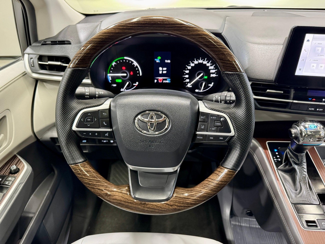 Toyota Granvia 2025