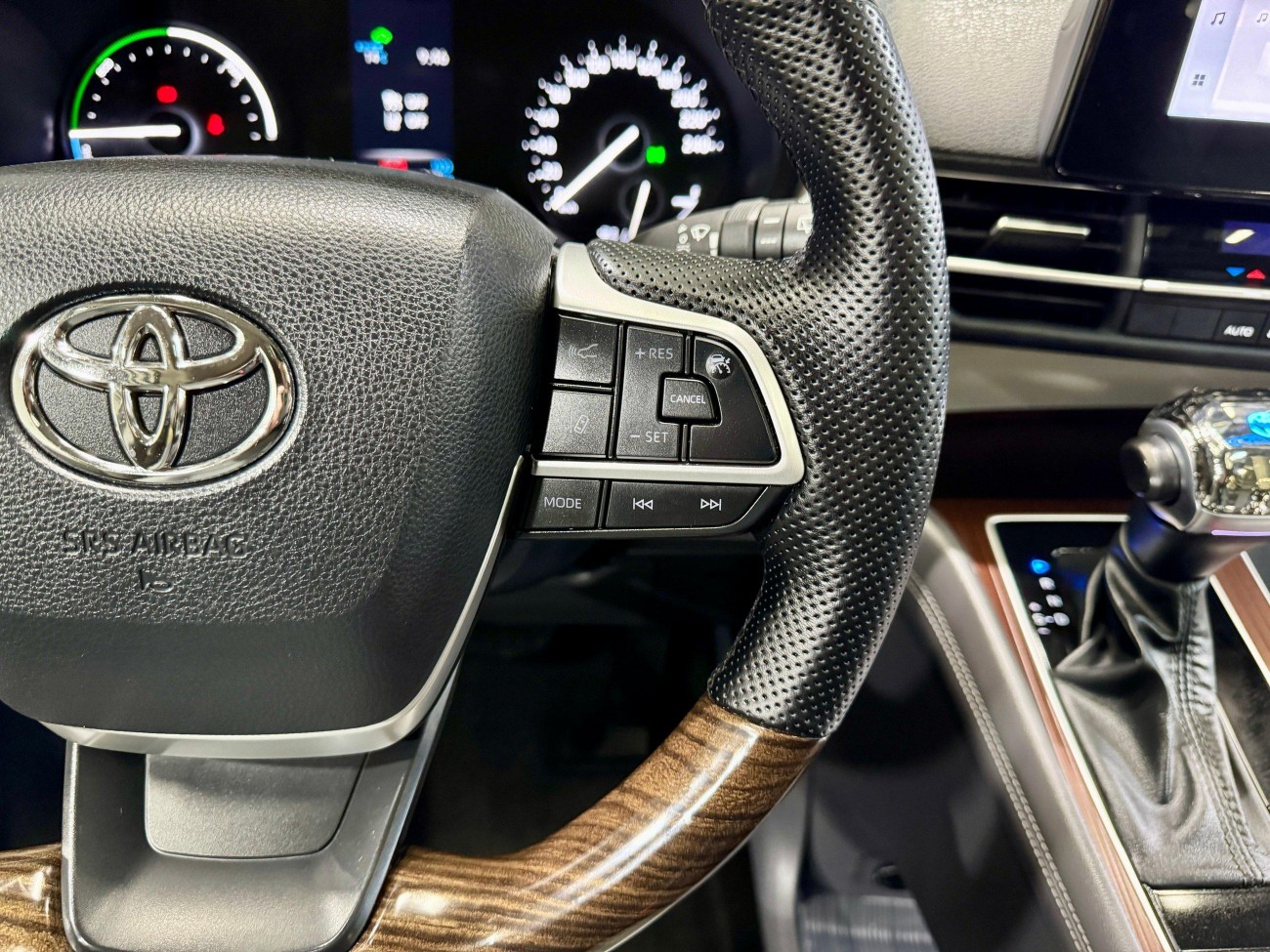 Toyota Granvia 2025