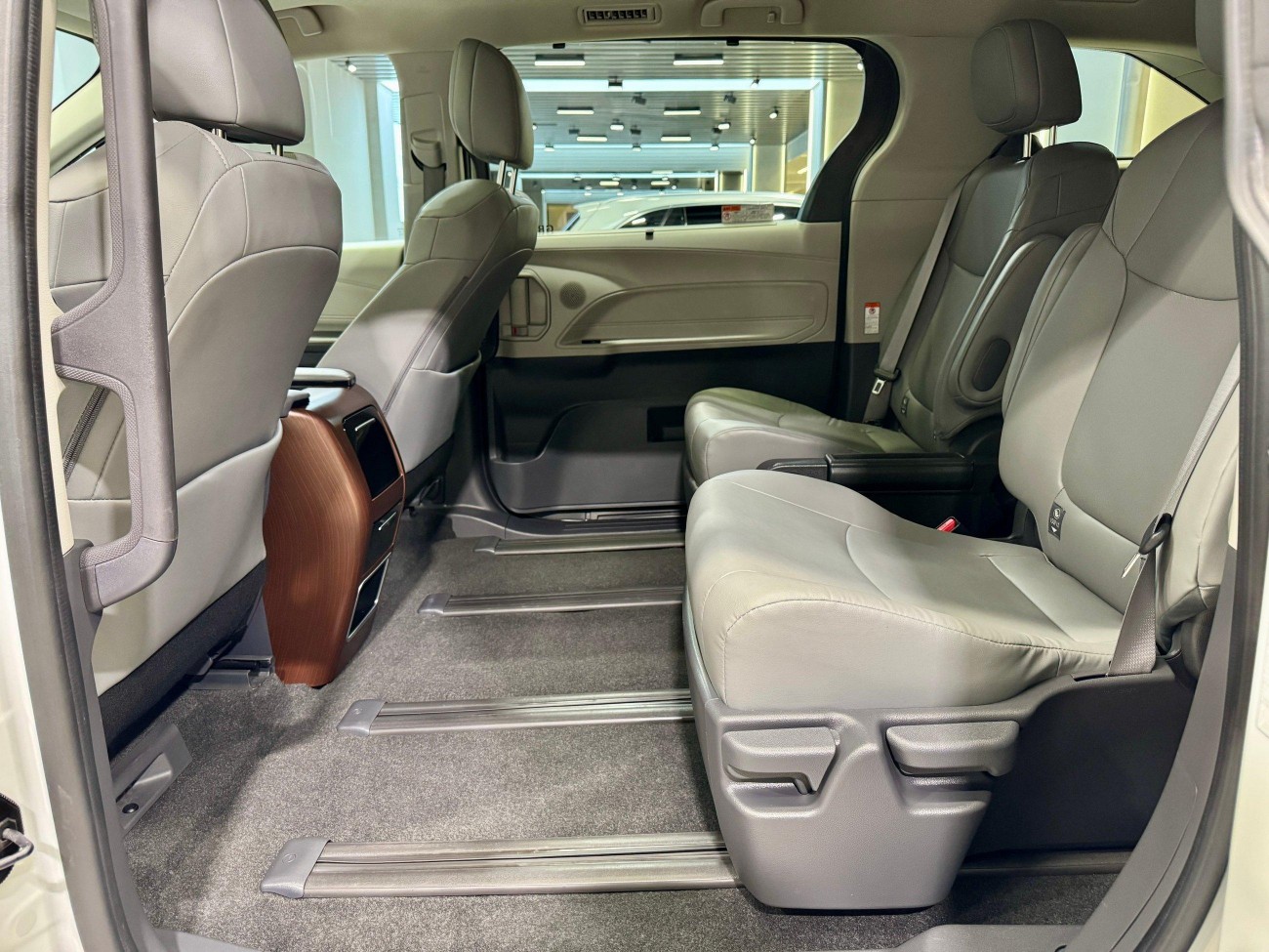 Toyota Granvia 2025
