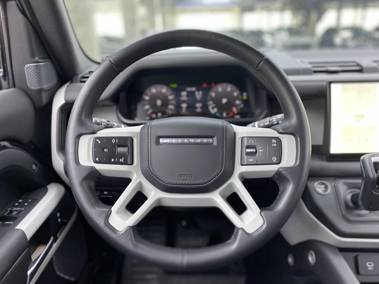 Land Rover Defender 2023
