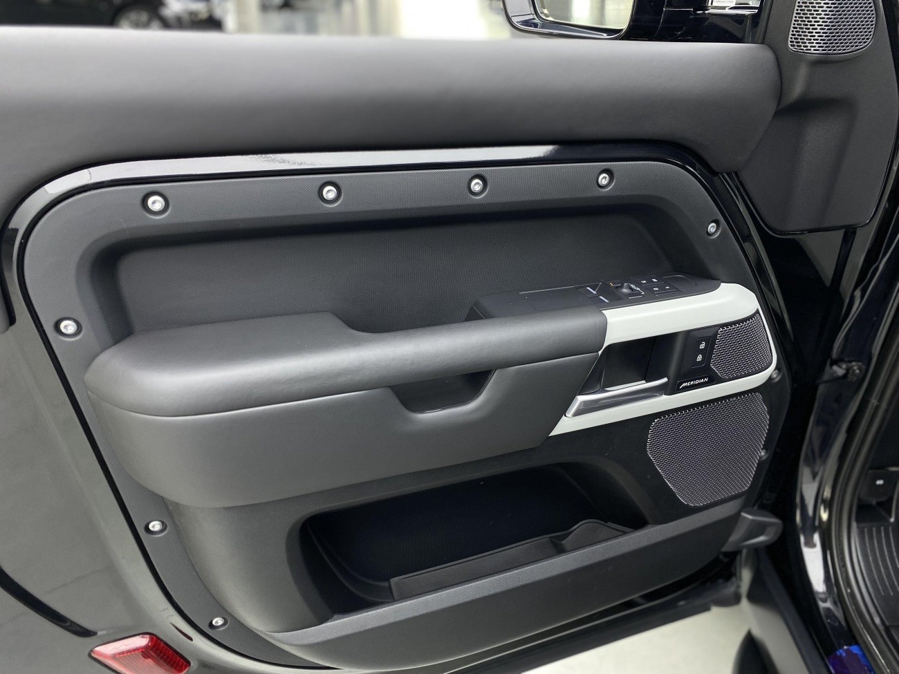 Land Rover Defender 2023
