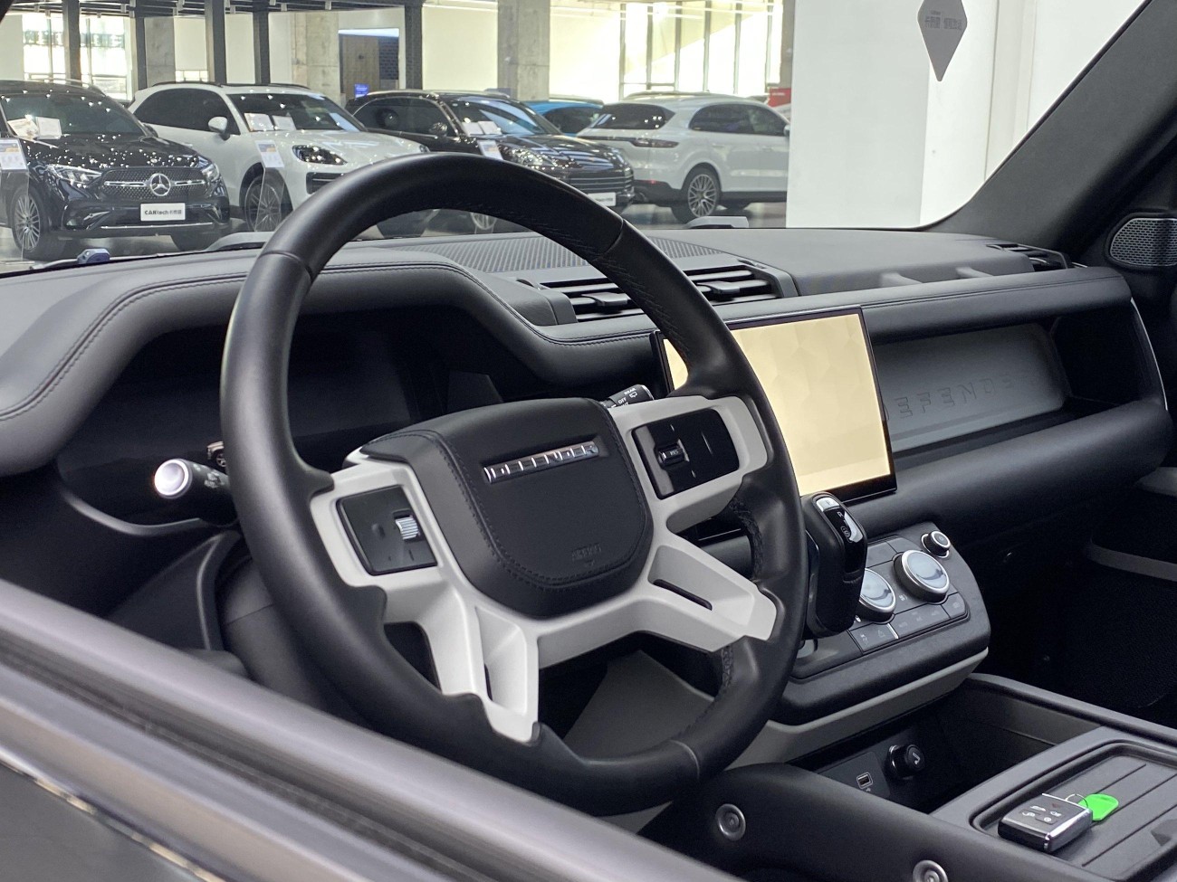Land Rover Defender 2023
