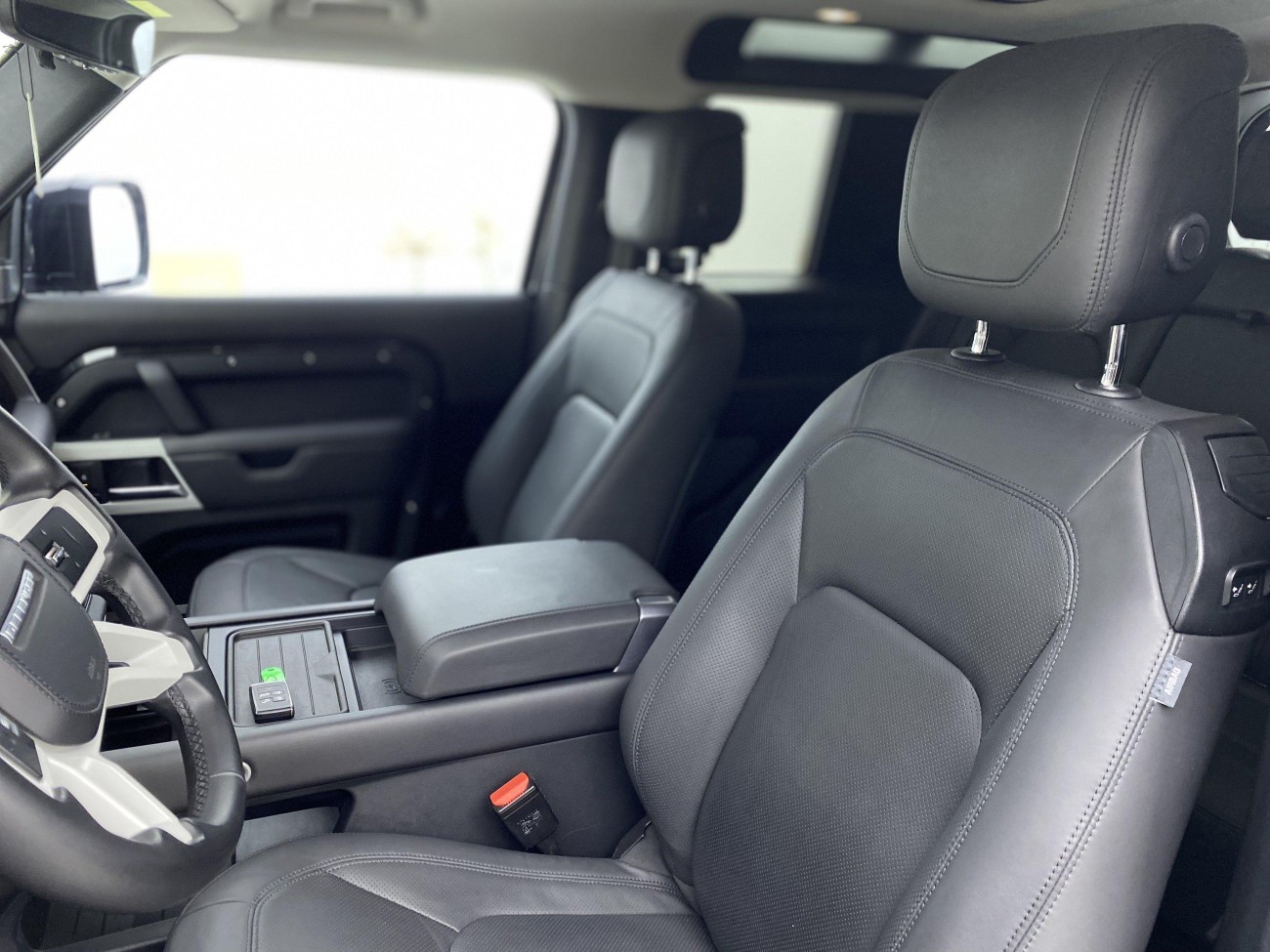 Land Rover Defender 2023