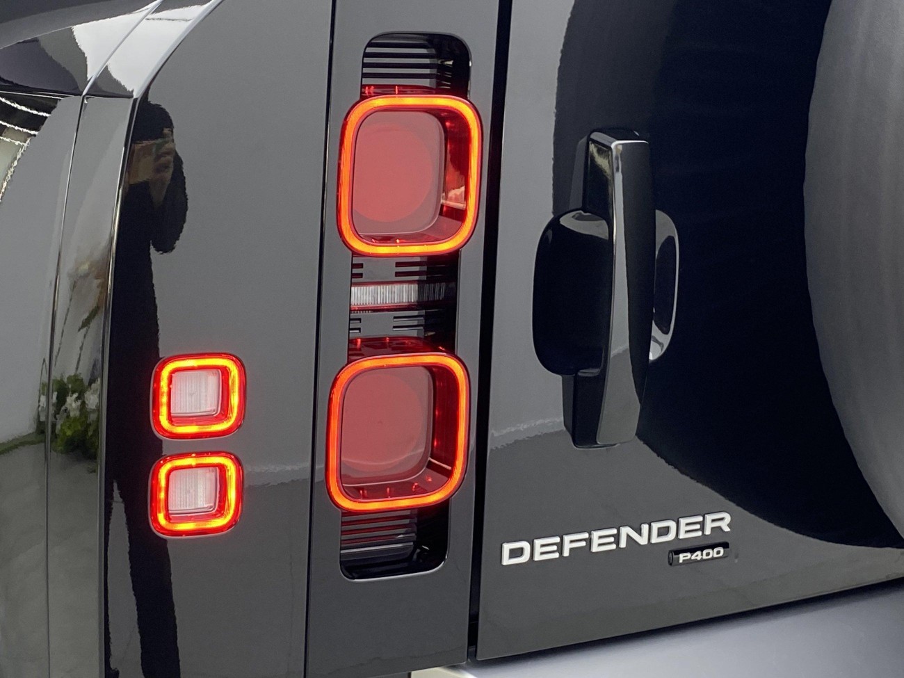 Land Rover Defender 2023
