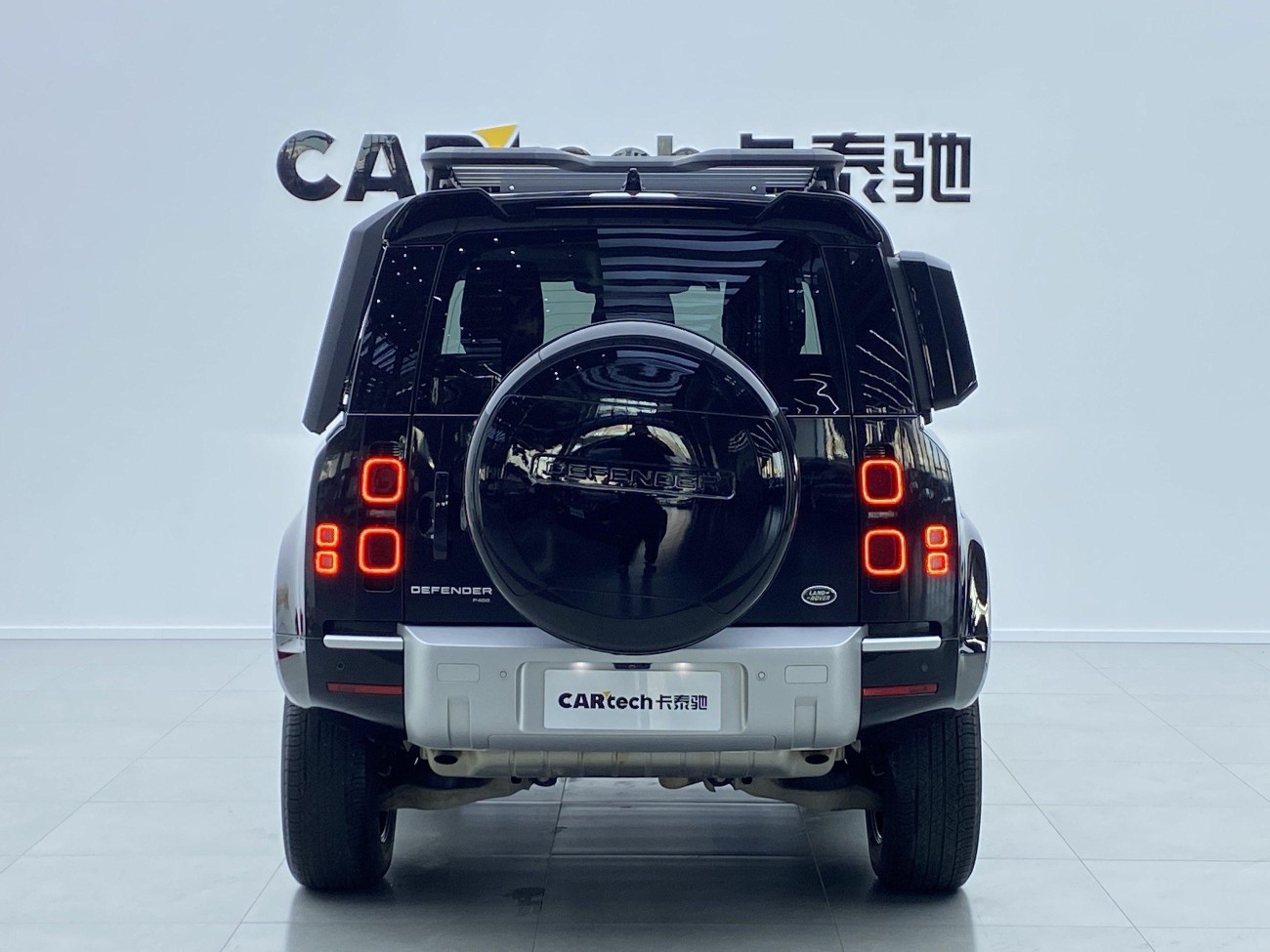 Land Rover Defender 2023