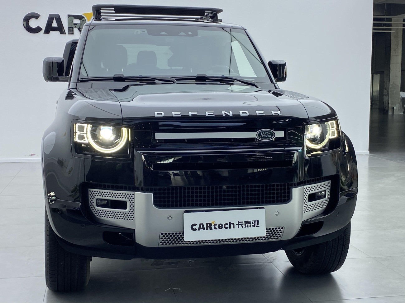 Land Rover Defender 2023
