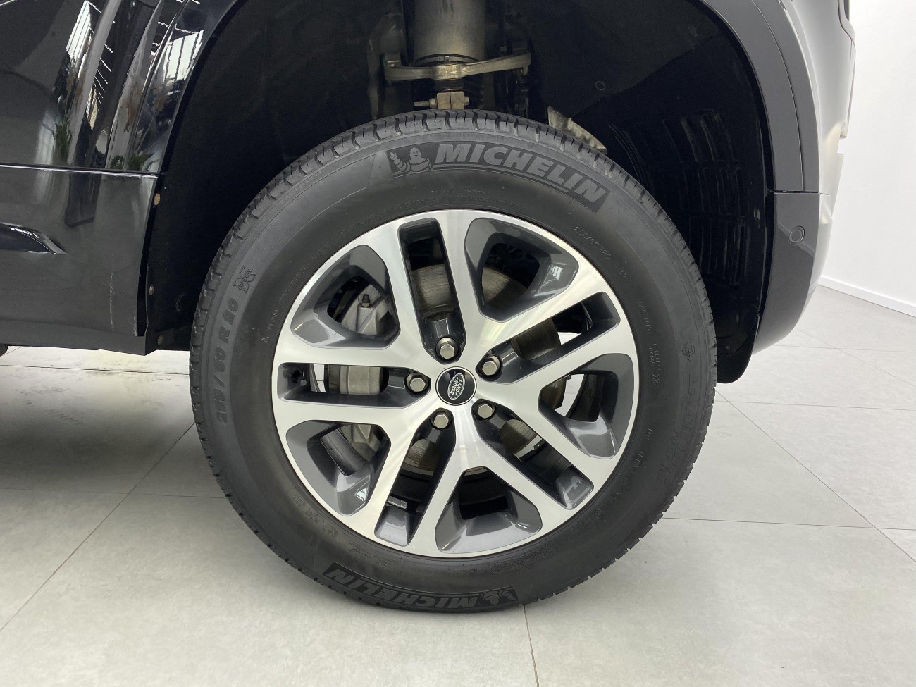Land Rover Defender 2023