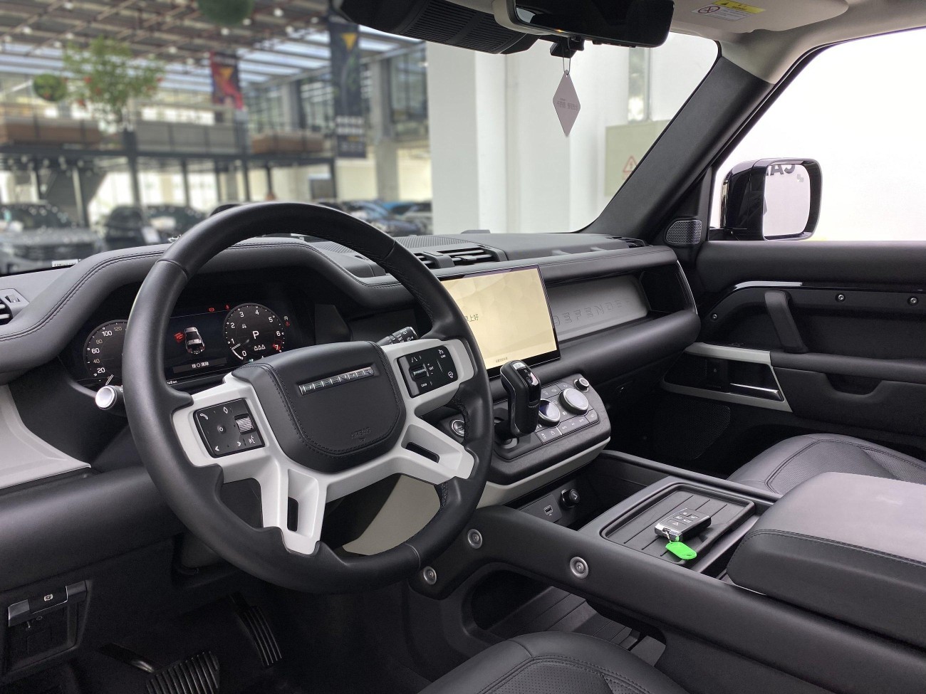 Land Rover Defender 2023