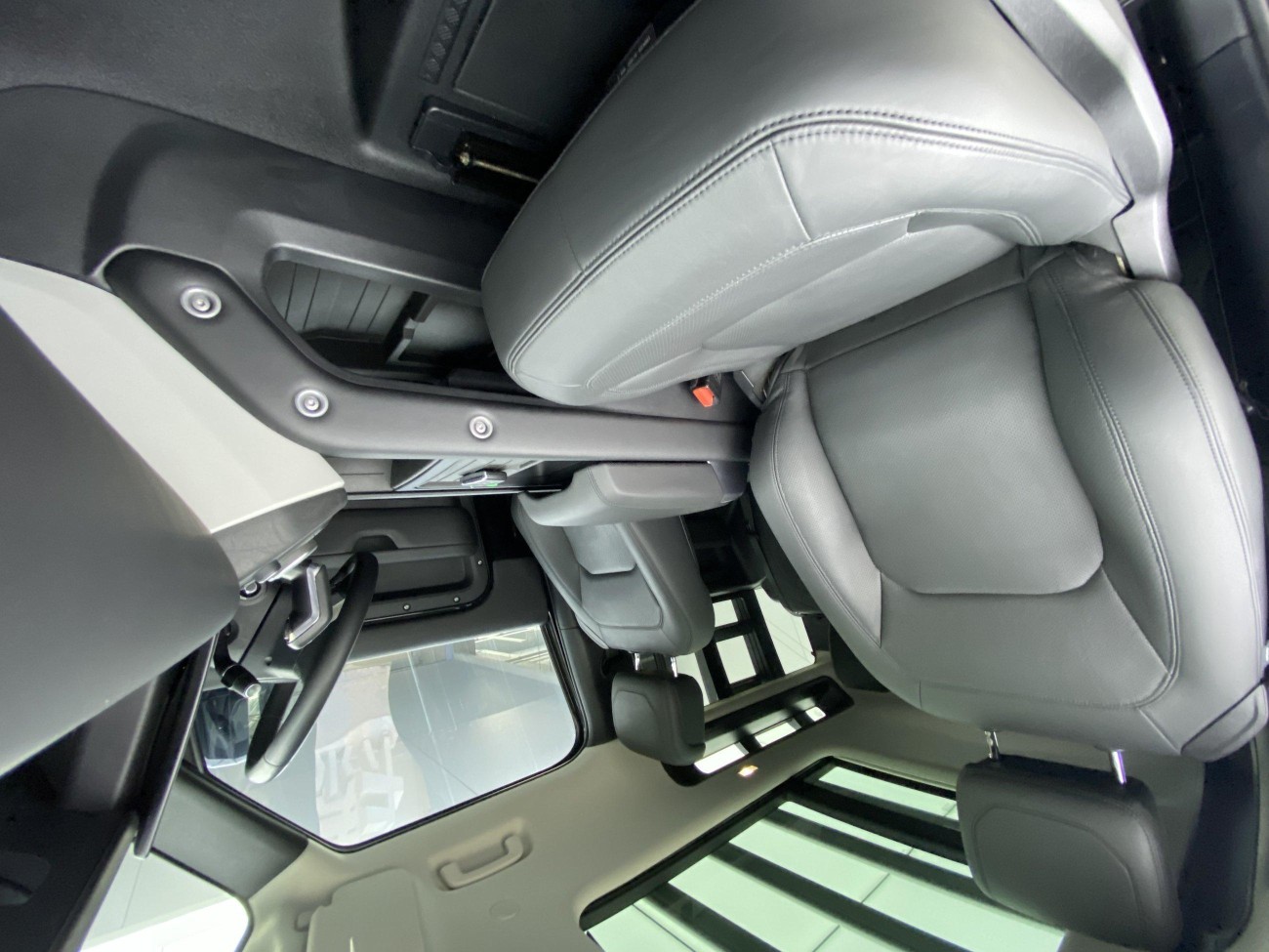 Land Rover Defender 2023