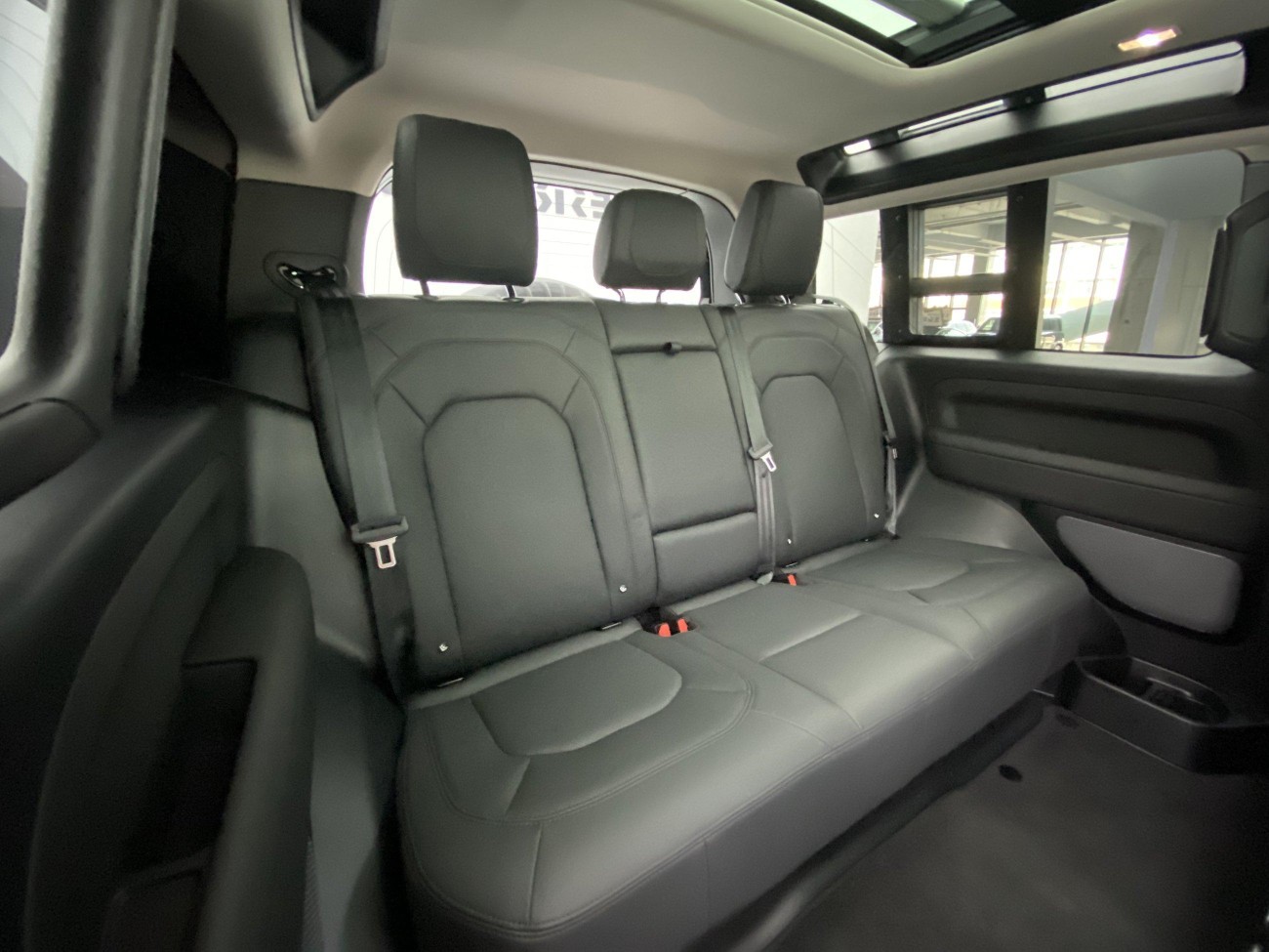 Land Rover Defender 2023