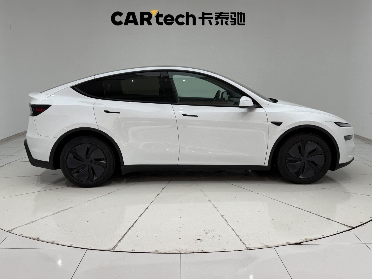 Tesla Model Y 2025