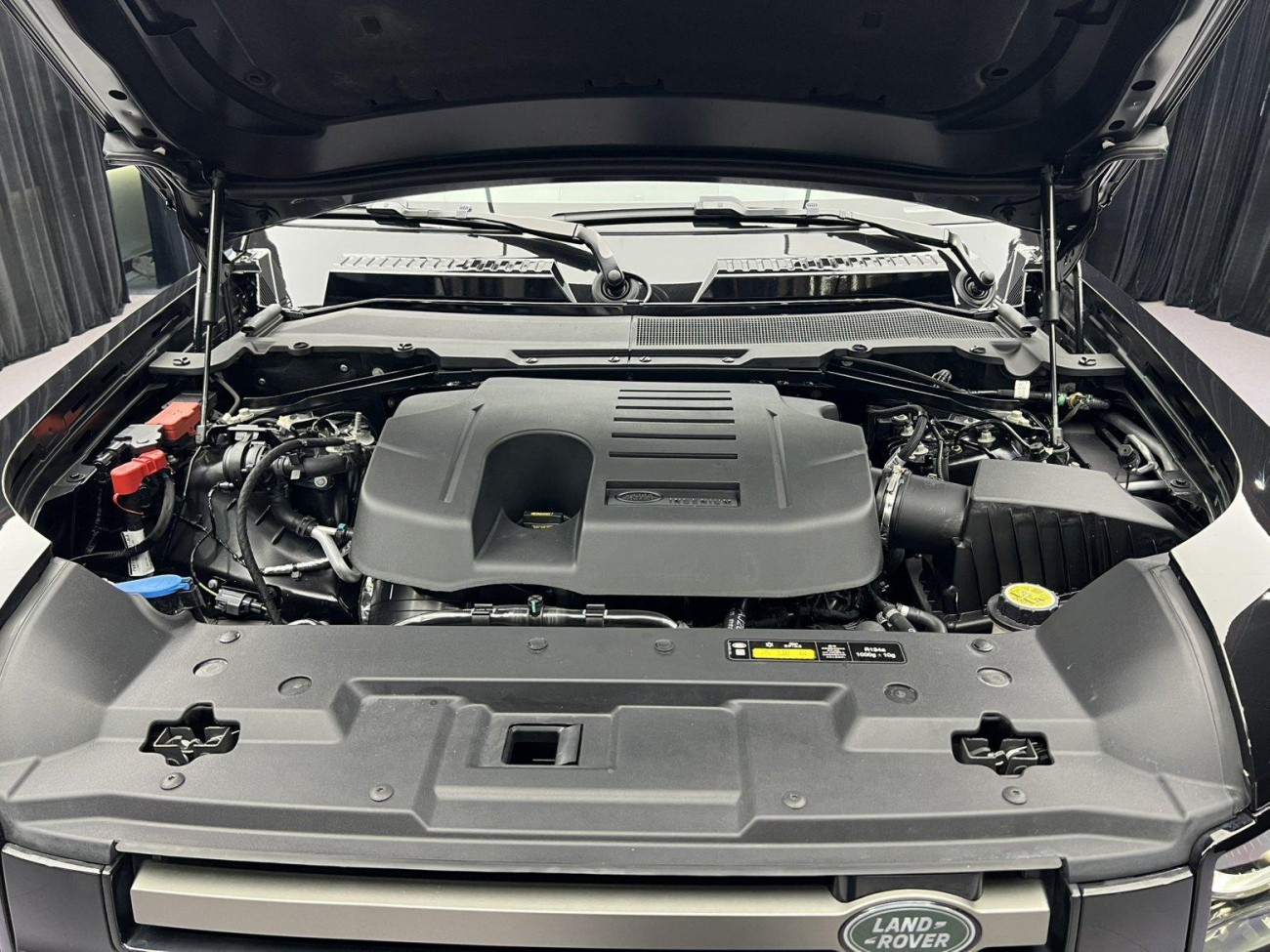 Land Rover Defender 2024