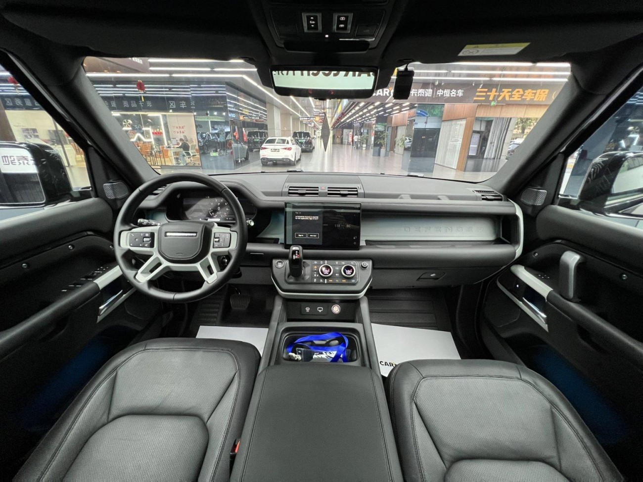 Land Rover Defender 2024
