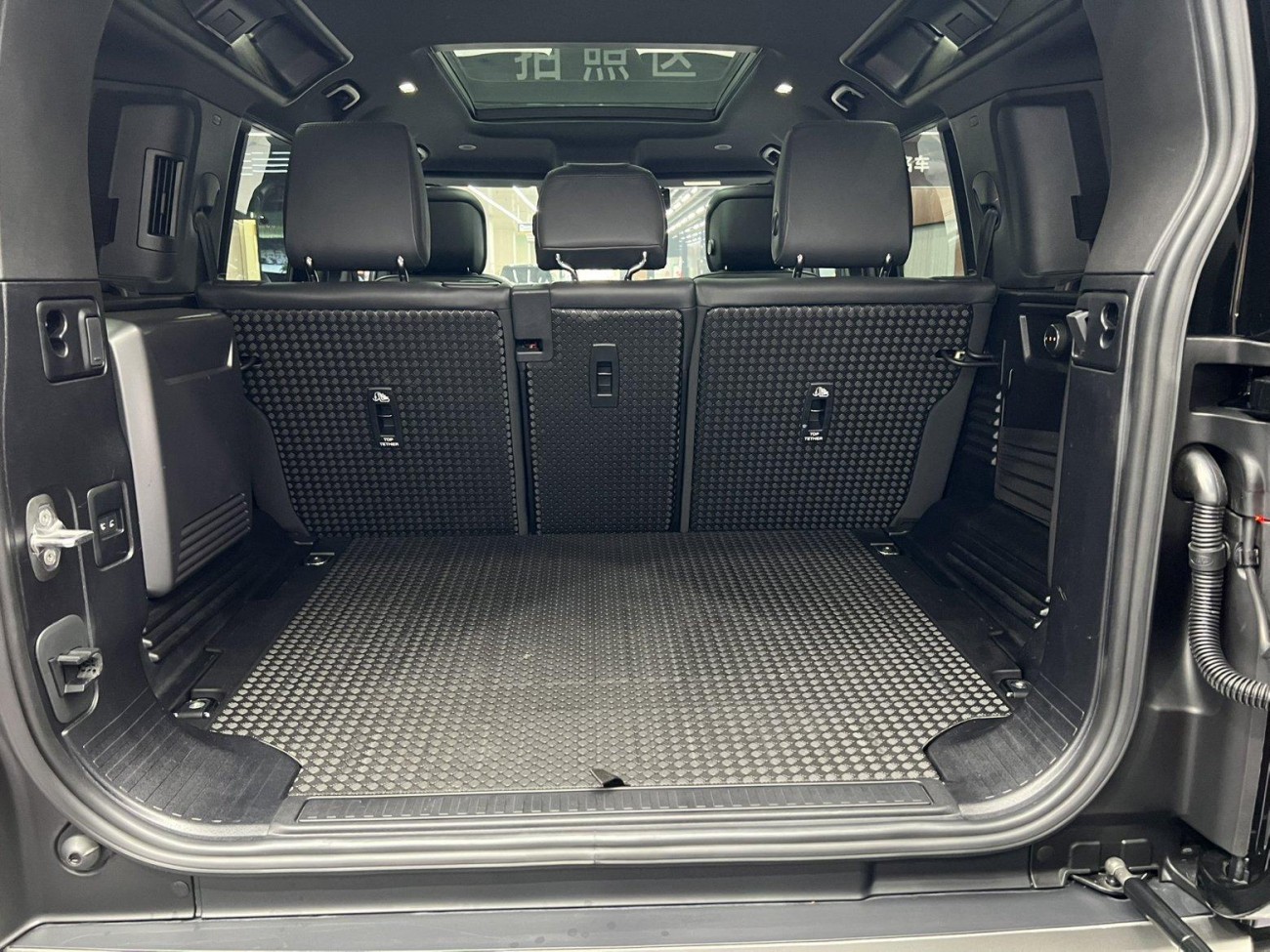 Land Rover Defender 2024