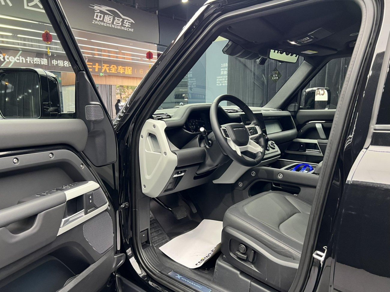 Land Rover Defender 2024
