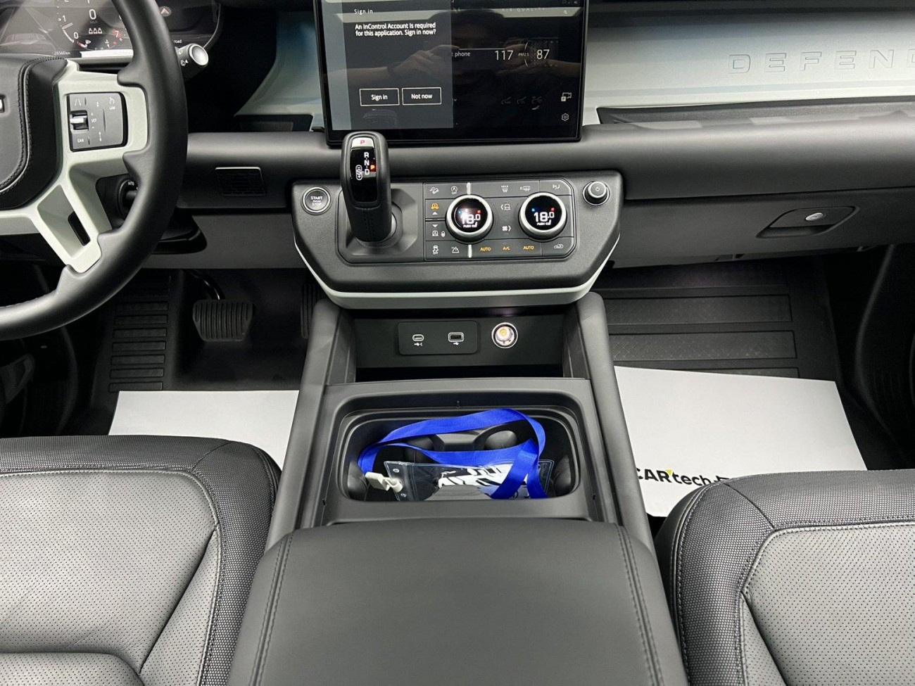 Land Rover Defender 2024