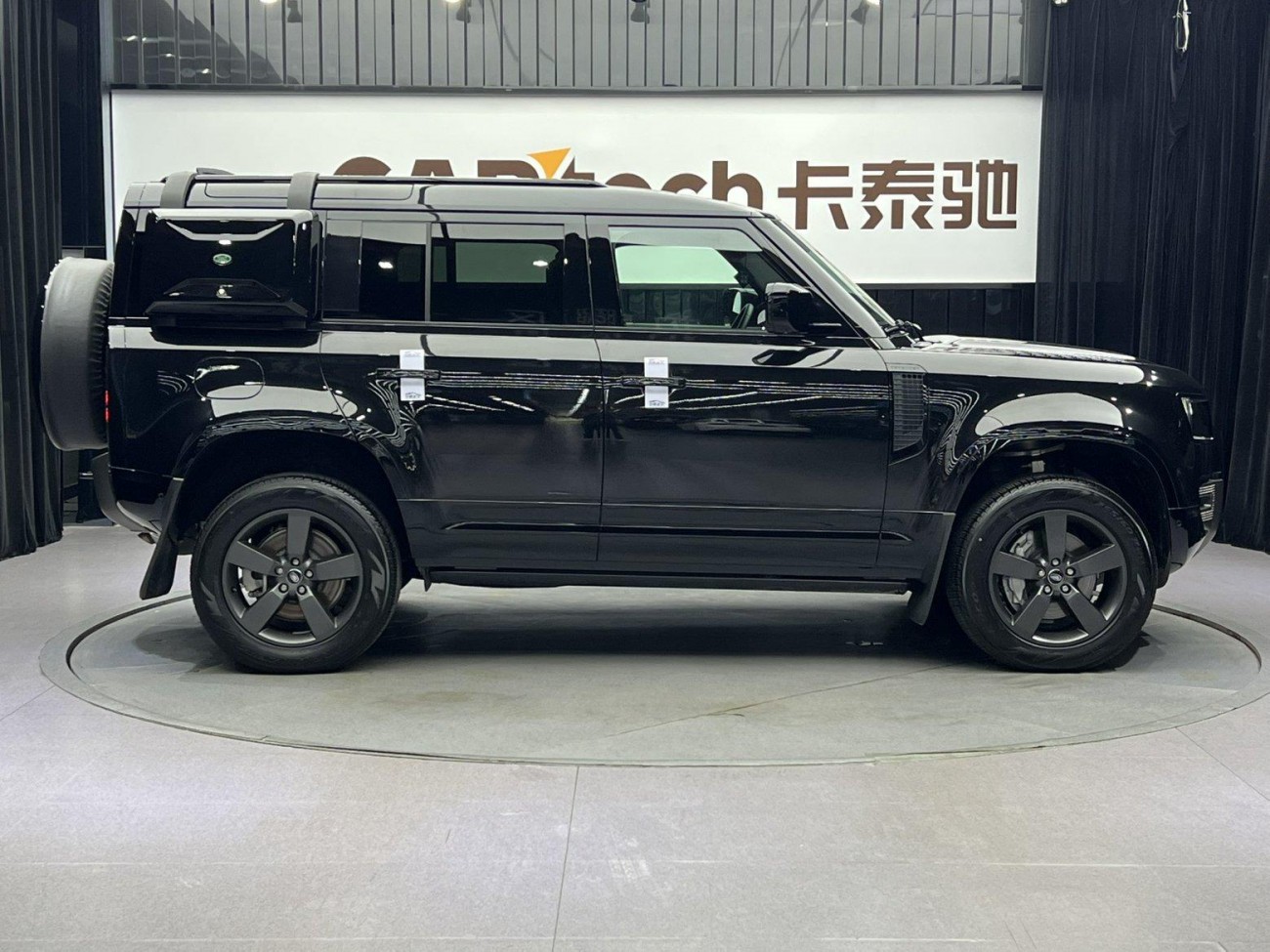 Land Rover Defender 2024