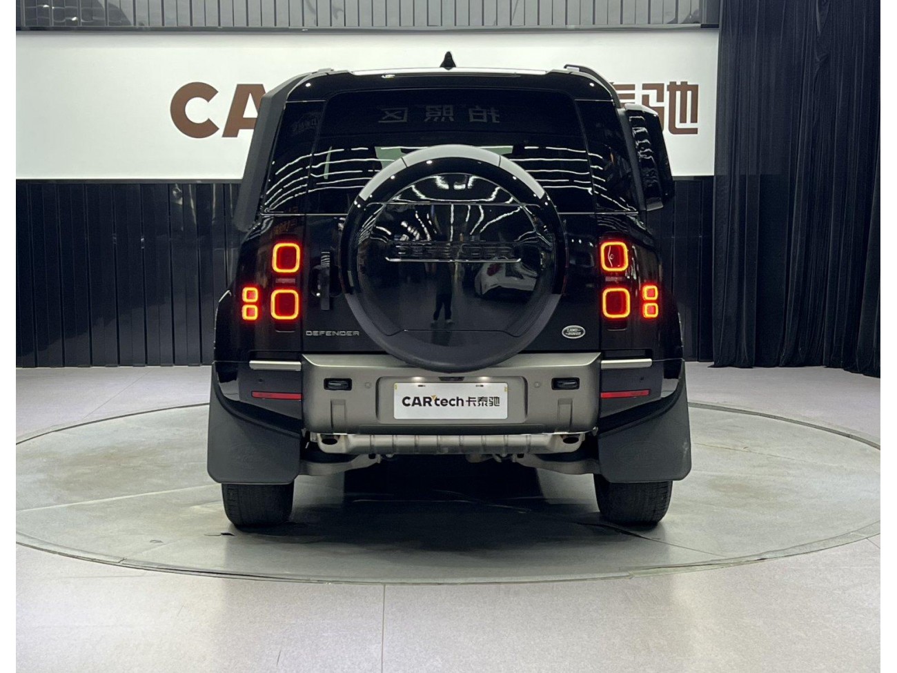 Land Rover Defender 2024