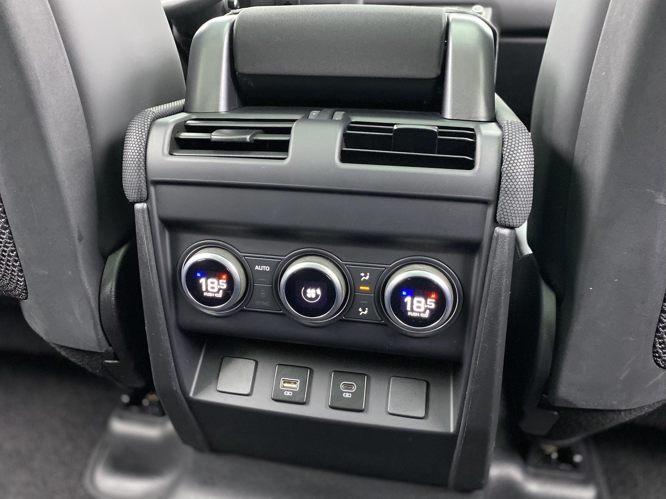 Land Rover Defender 2023