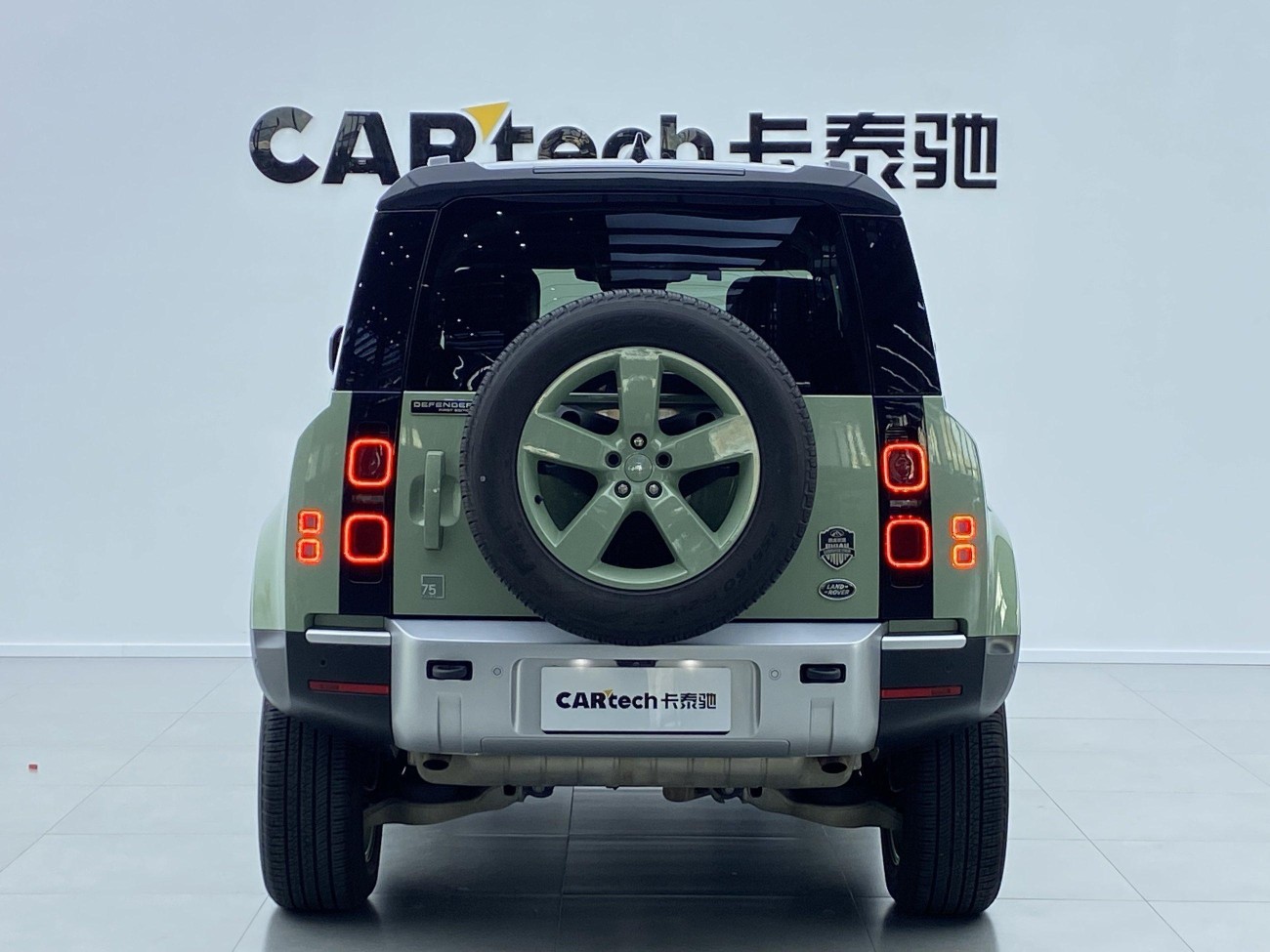 Land Rover Defender 2023