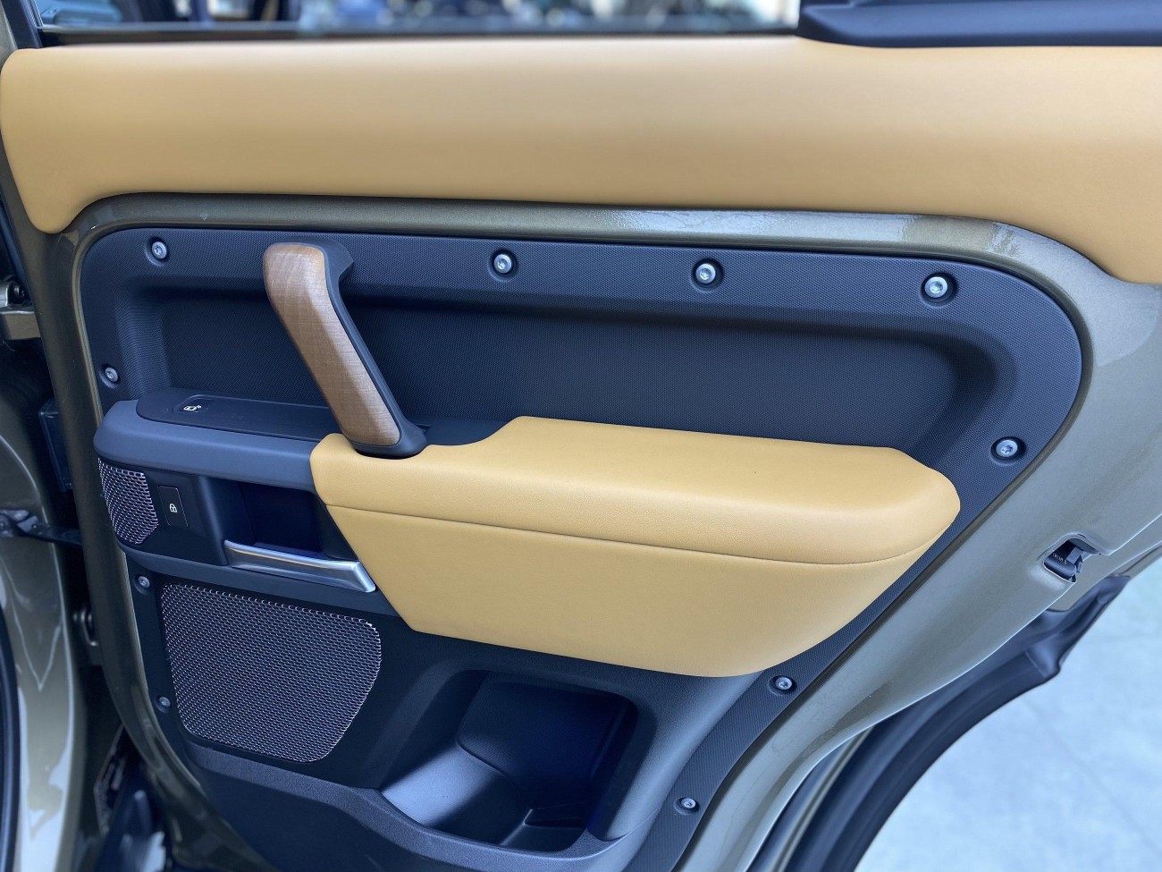 Land Rover Defender 2021