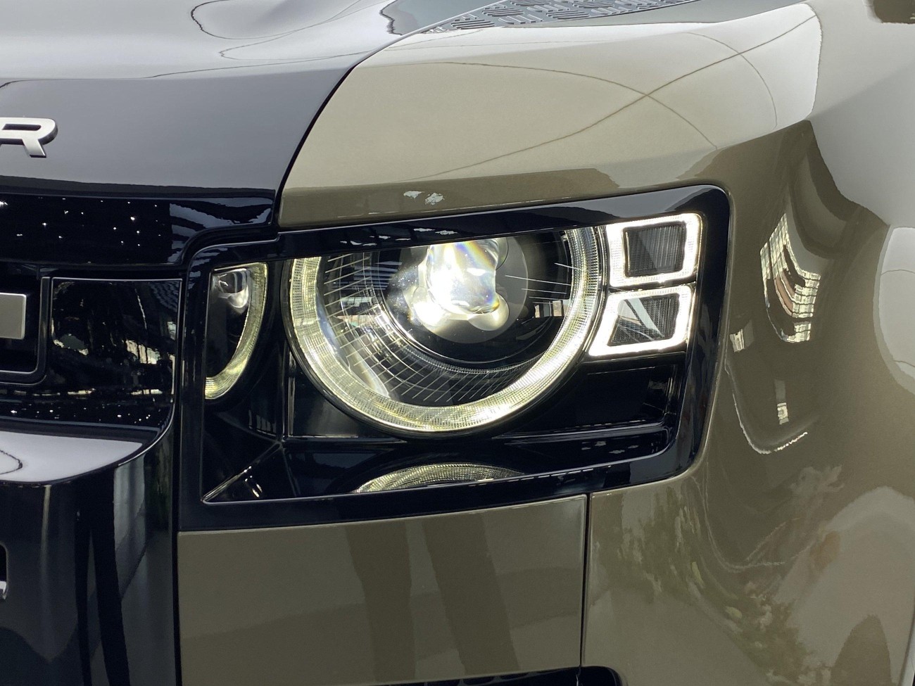 Land Rover Defender 2021