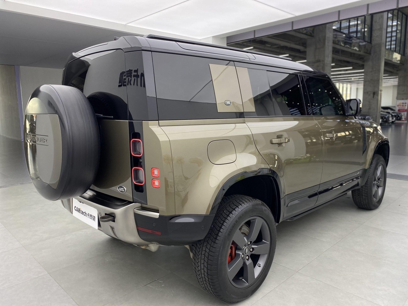 Land Rover Defender 2021