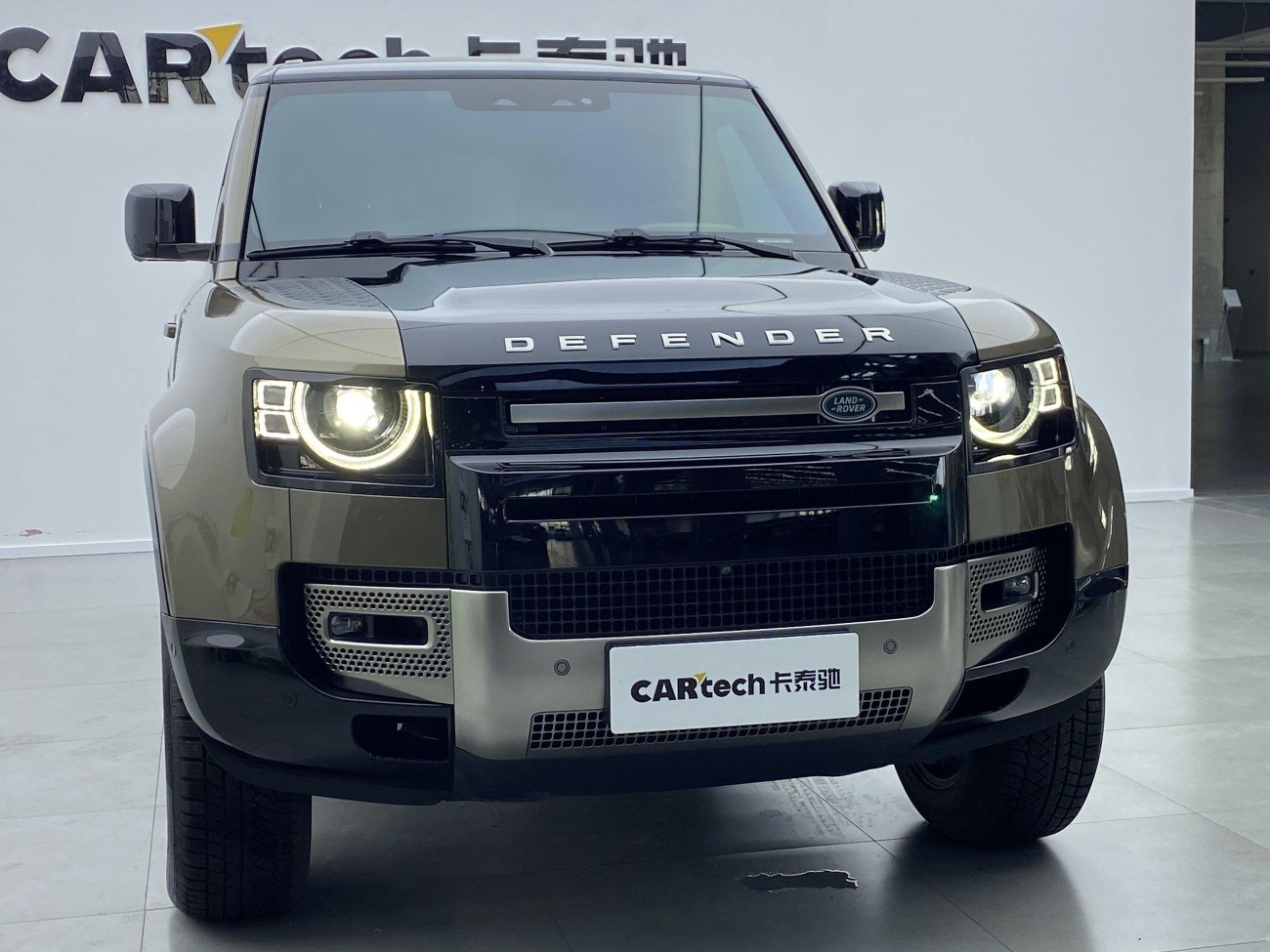 Land Rover Defender 2021