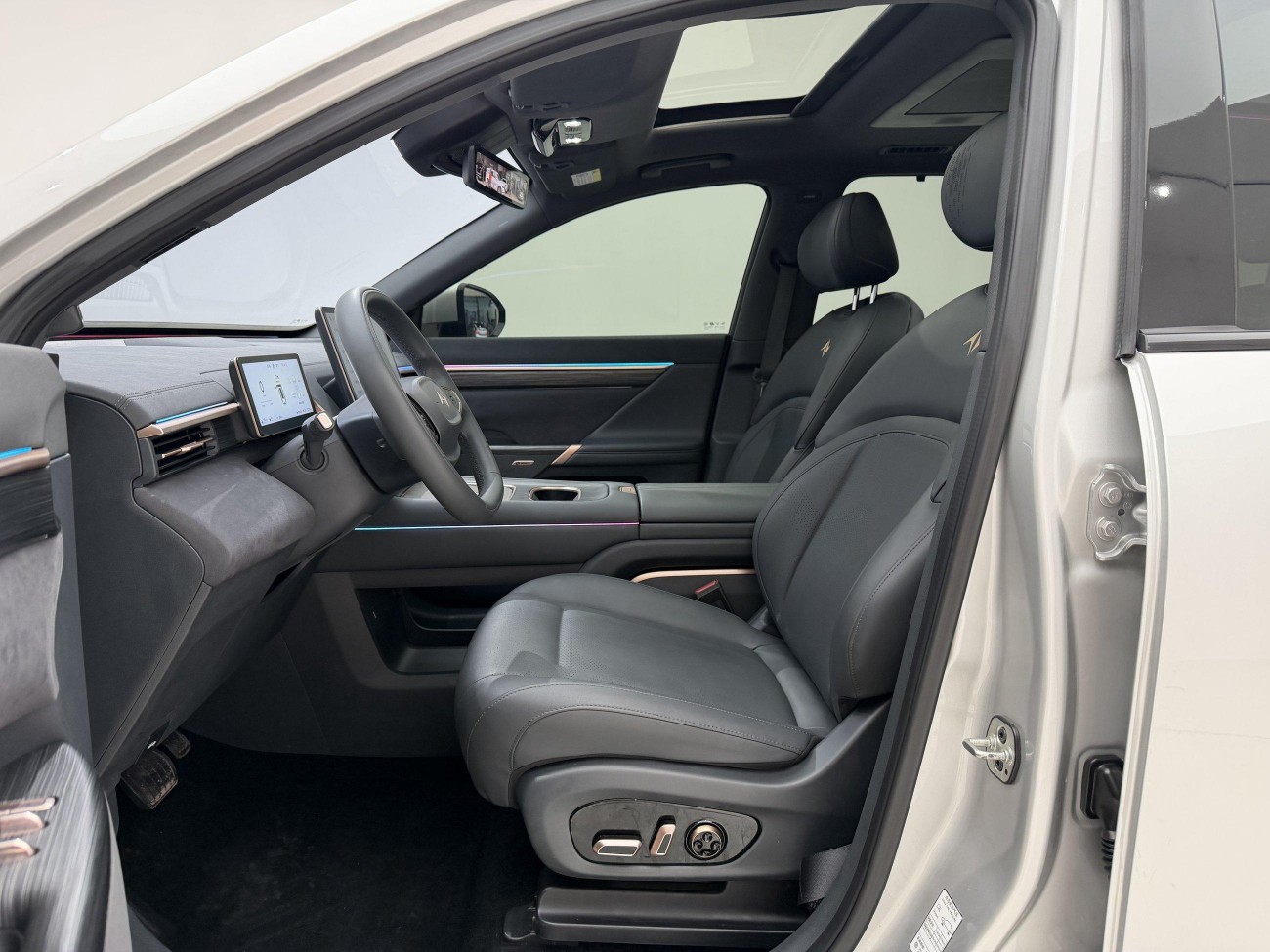 Dongfeng eπ008 2024