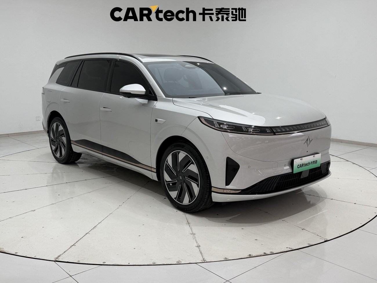 Dongfeng eπ008 2024