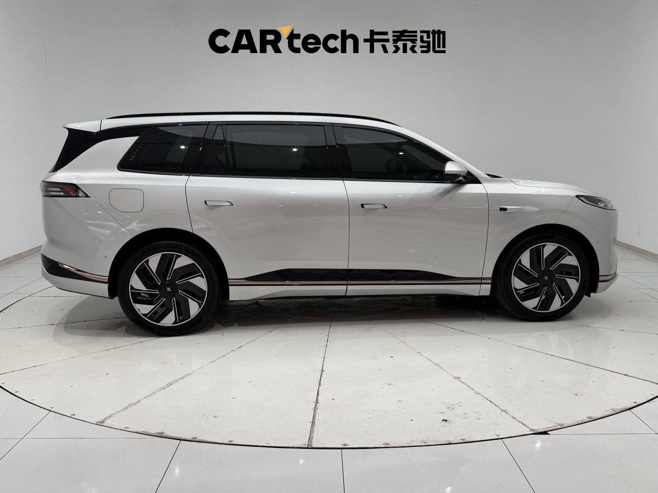 Dongfeng eπ008 2024